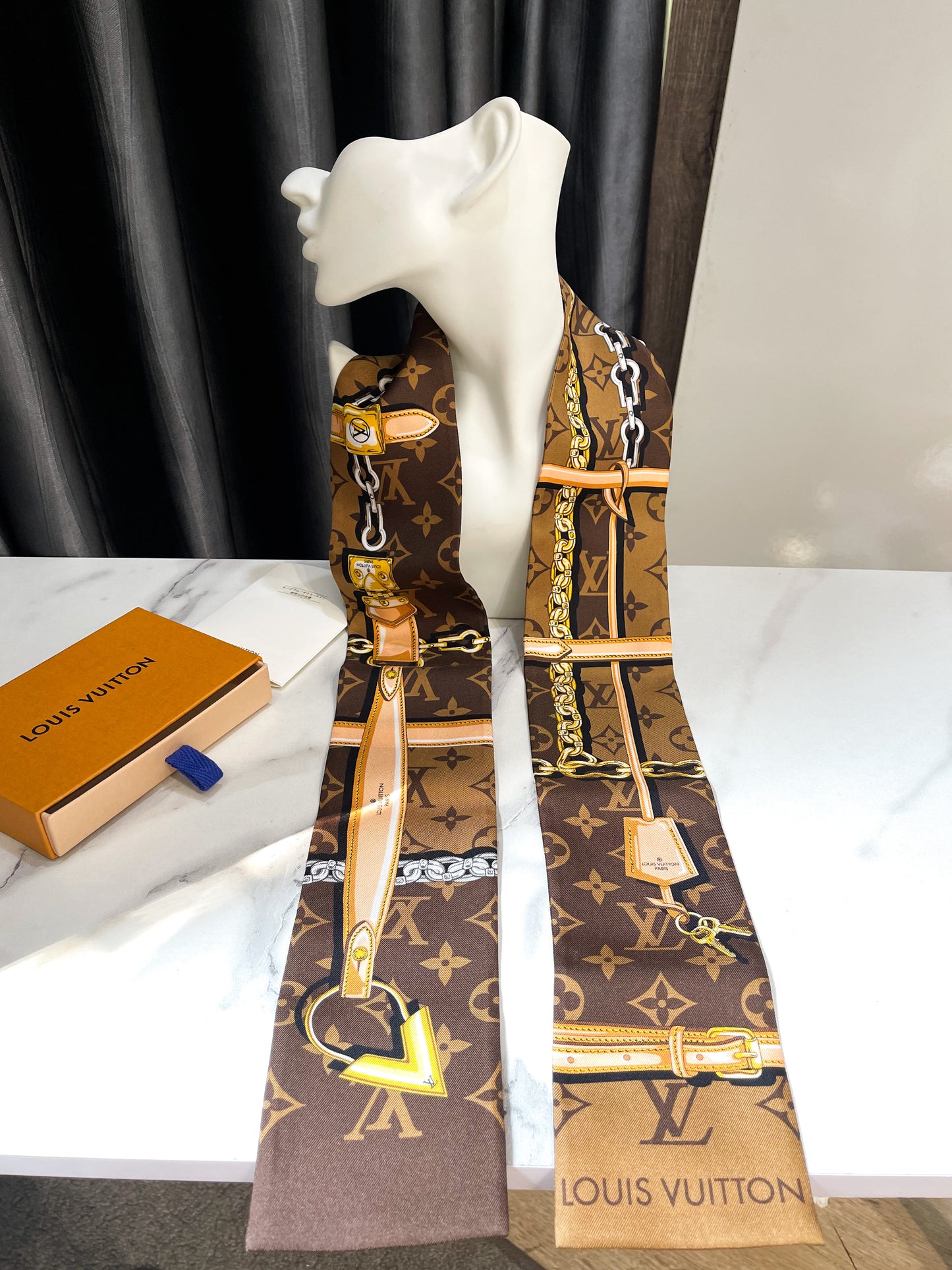 Khăn Twilly LV