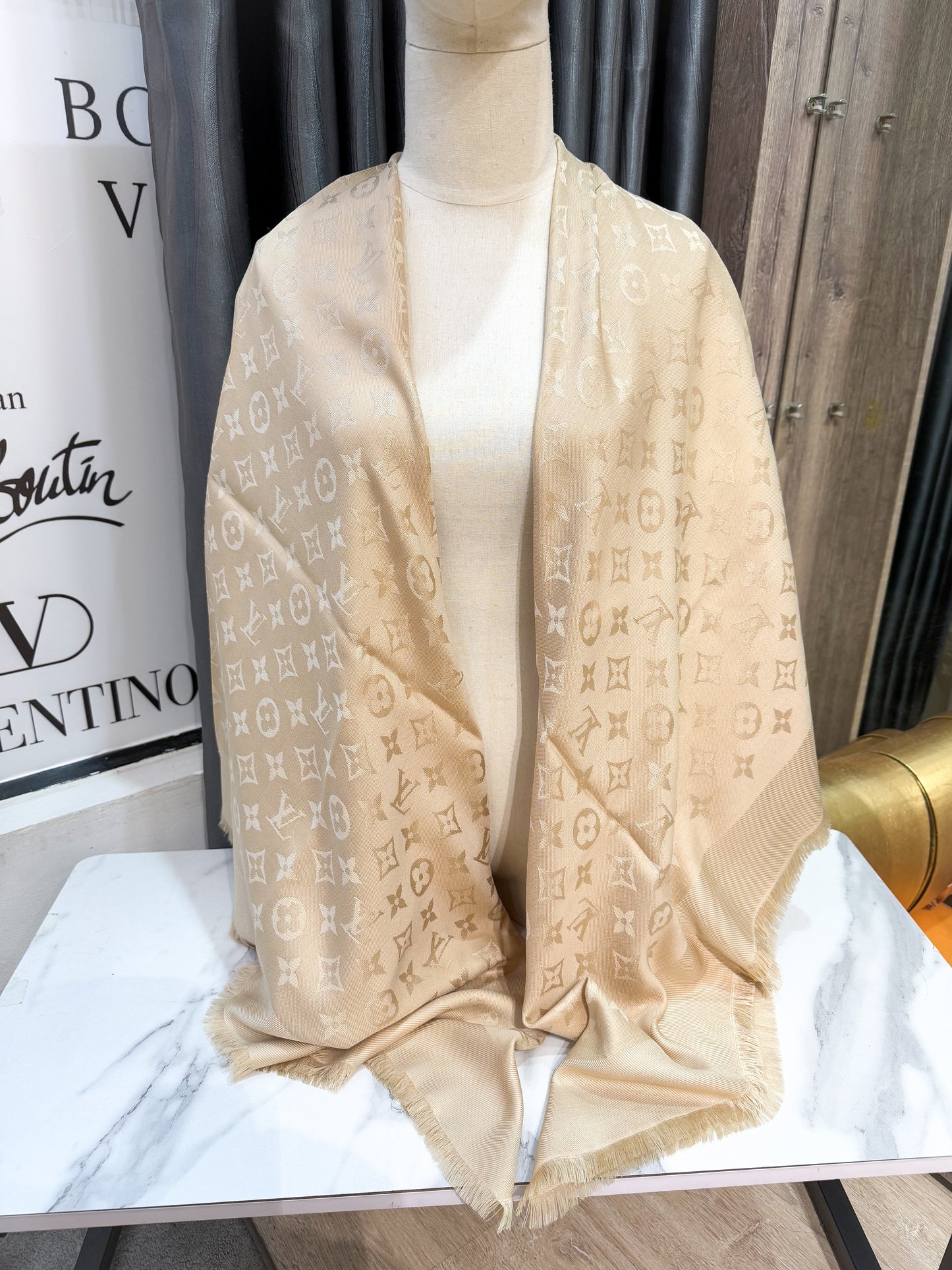 Khăn LV Begie Nâu