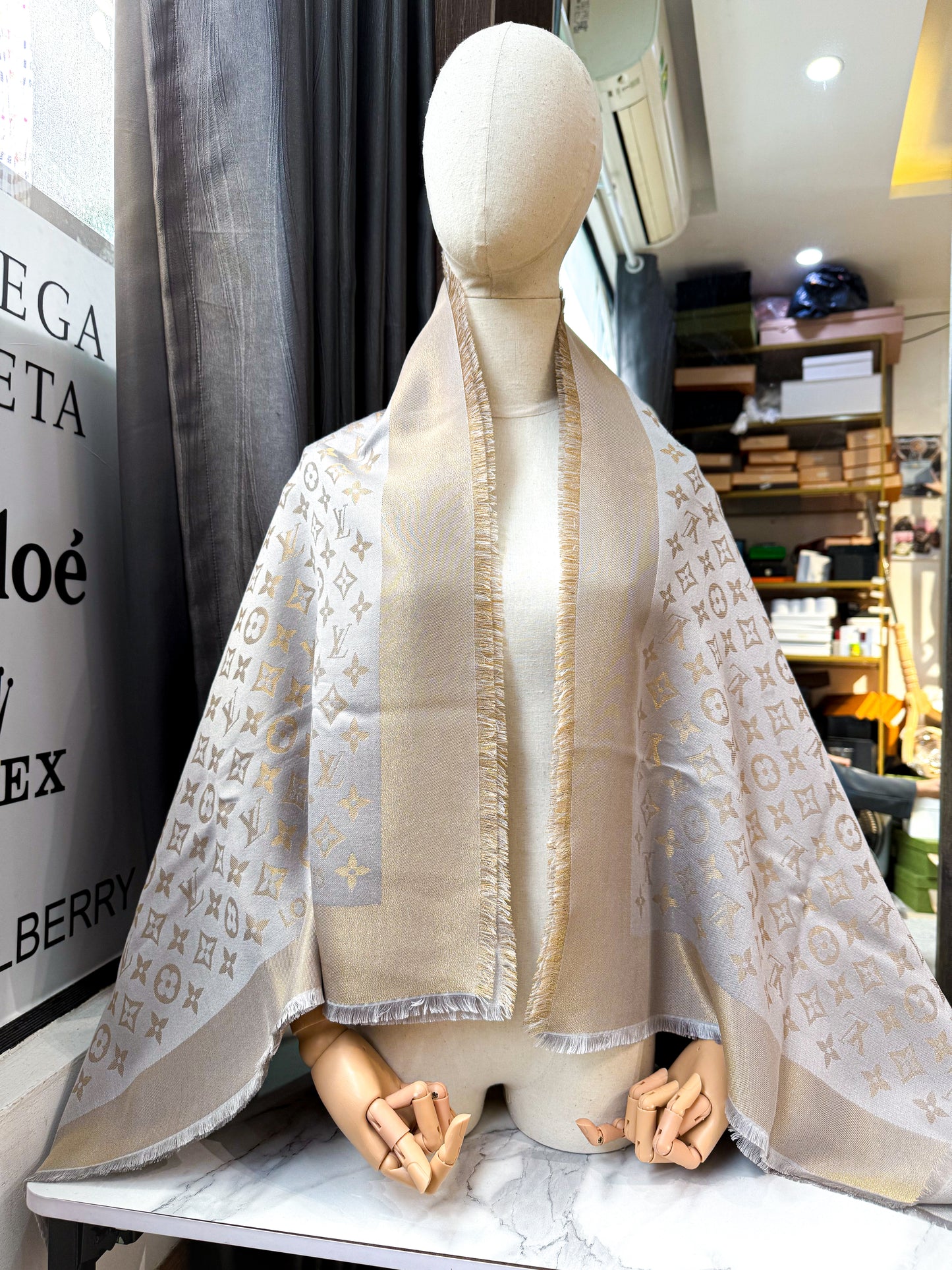 Khăn LV Ánh Kim Ghi Vàng 23/2