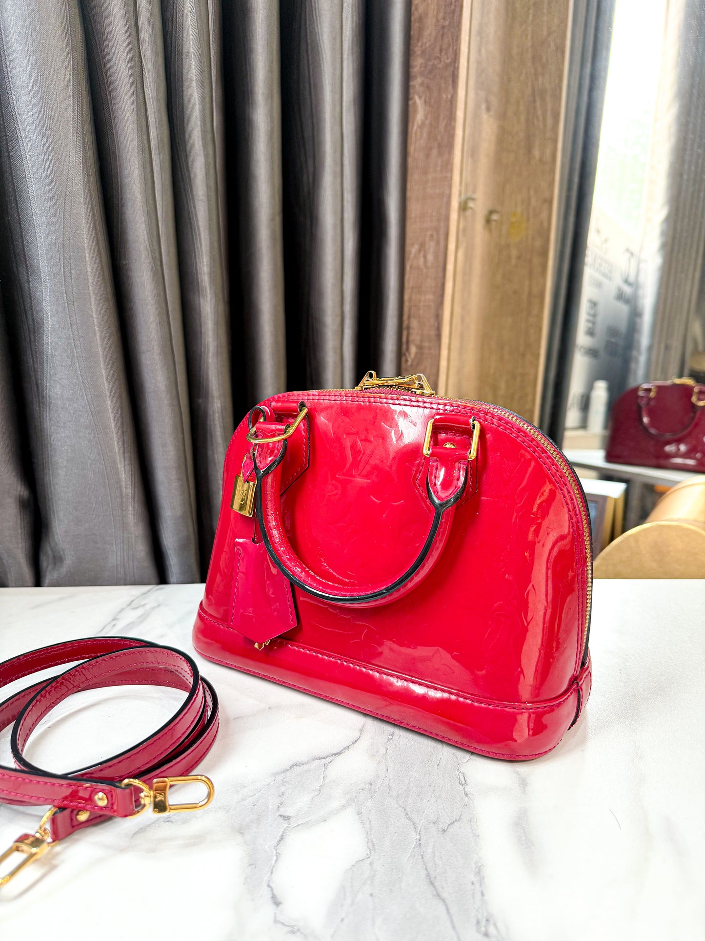 LV Alma BB Đỏ Vernis