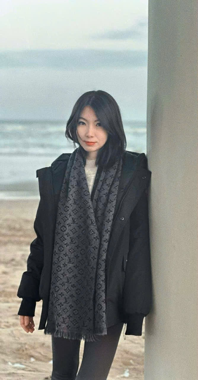 Khăn Len LV Đen - Ghi KH162