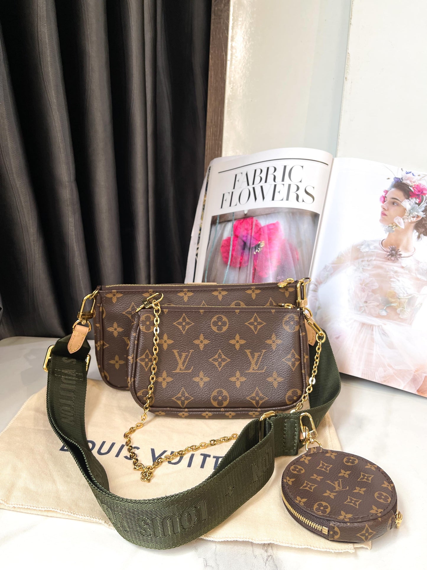 LV Multi Strap Rêu
