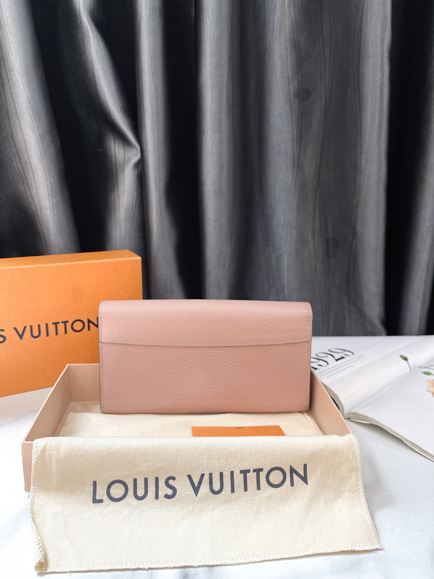 Ví Dài LV Capucines Hồng