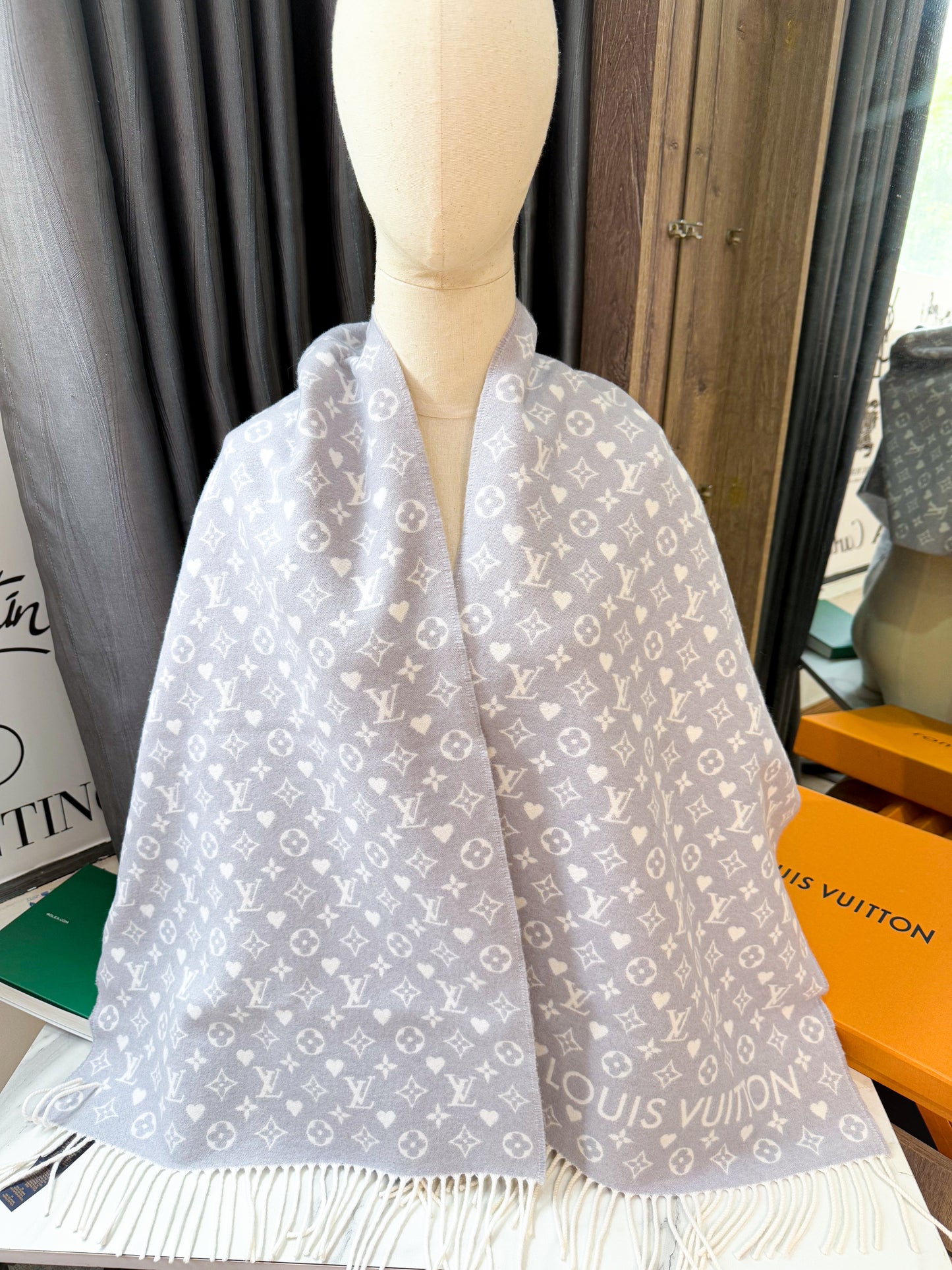 Khăn LV Cashmere Game On Grey 14/5