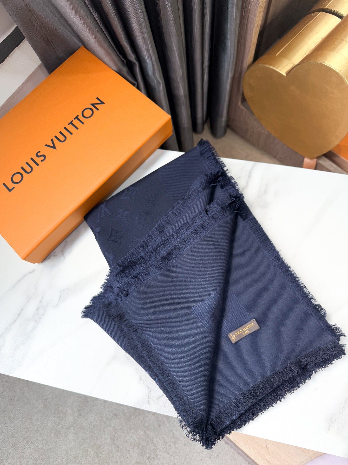 Khăn LV Khổ 140x140 10-2