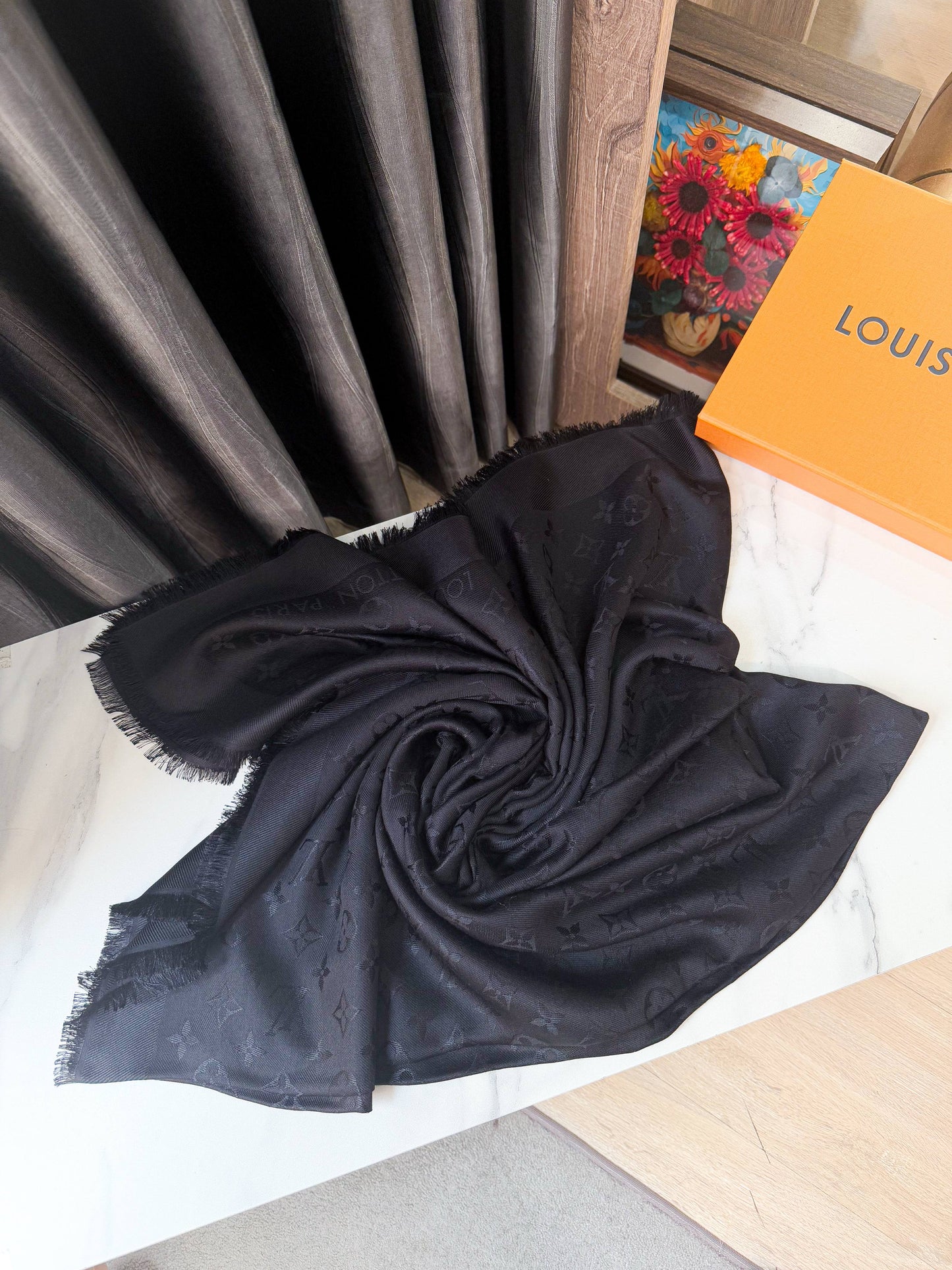 Khăn LV Đen 12/5