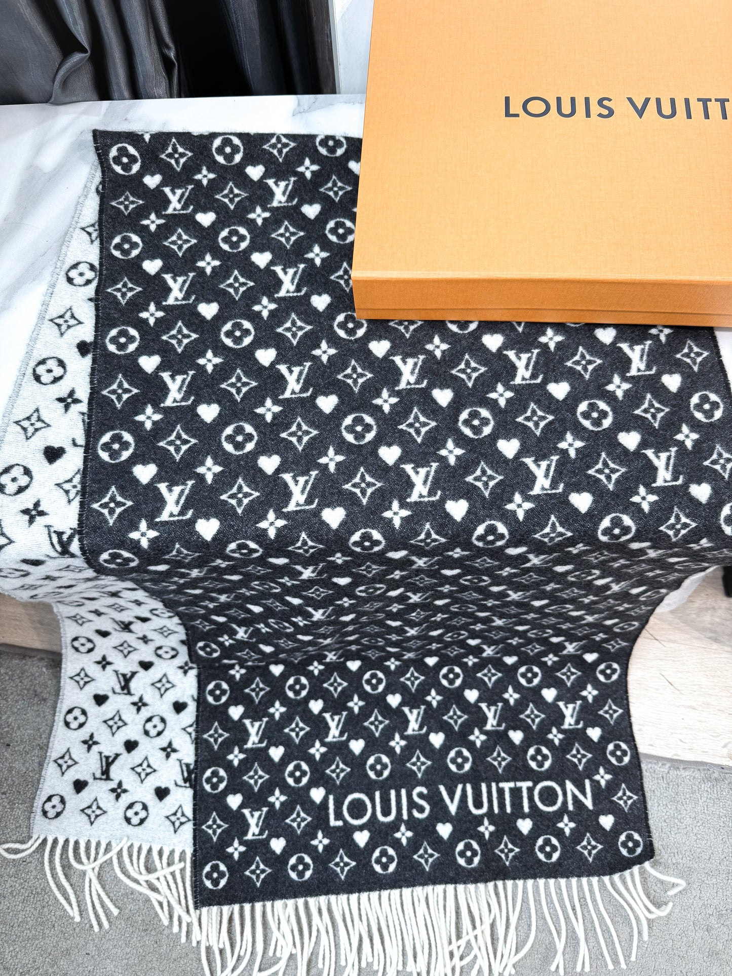 Khăn LV Cashmere Game On