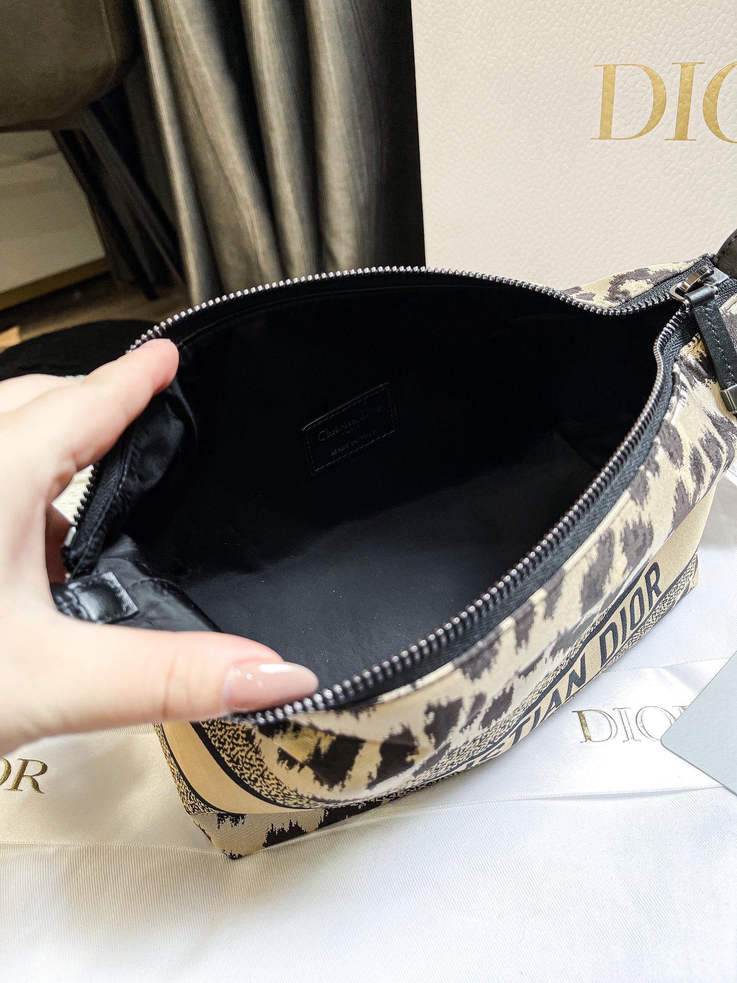 Dior Pouch Hoạ Tiết Da Báo