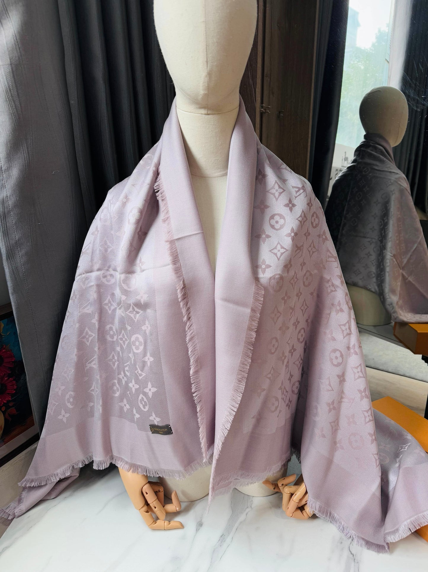 Khăn LV Tím Box Nâu