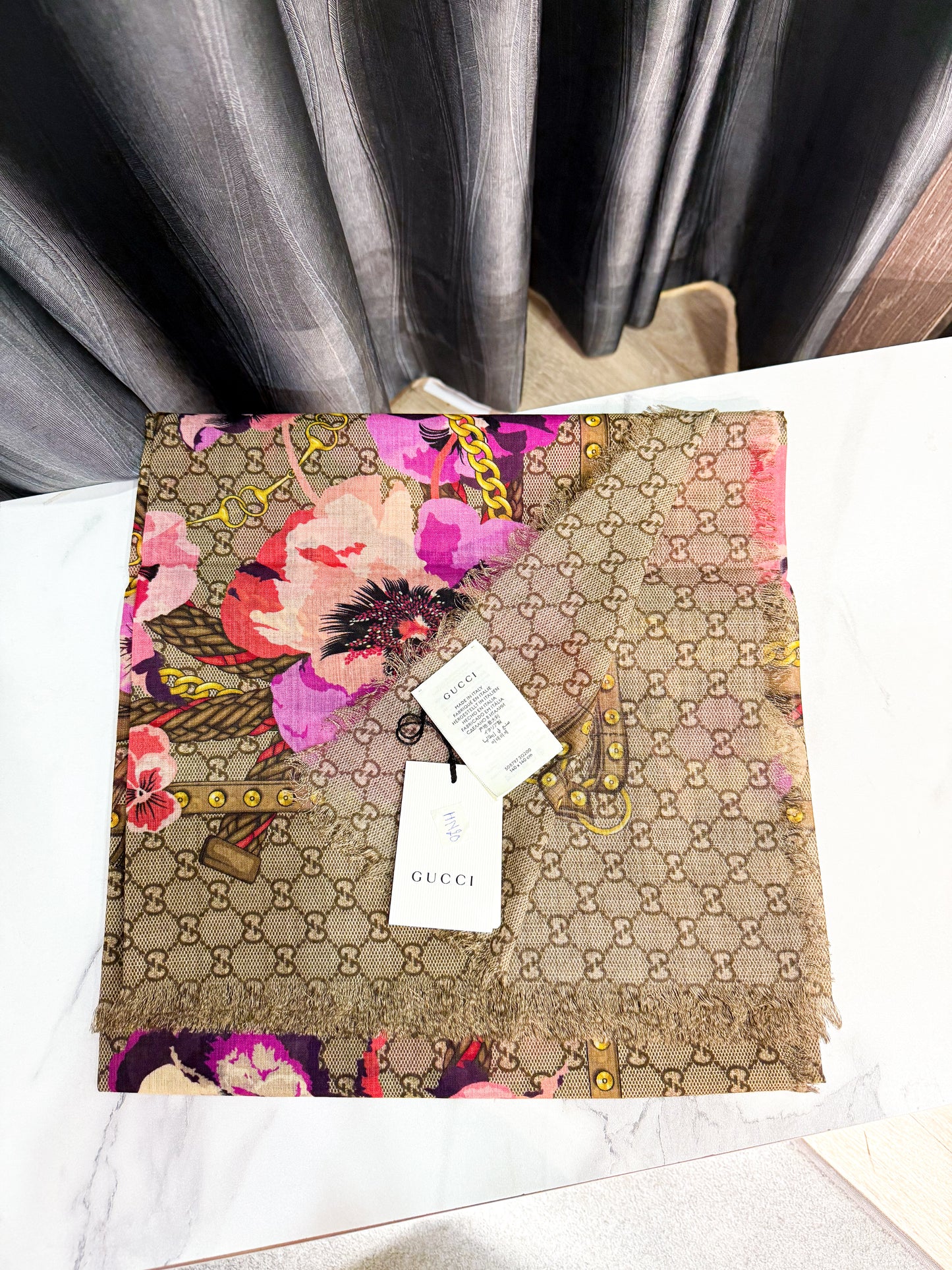 Khăn Gucci New Khổ 140x140 HN20 26/10