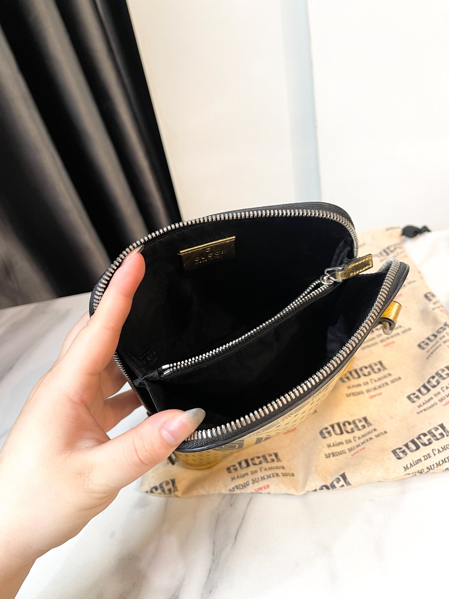 Túi Gucci Hến Nhũ Vàng
