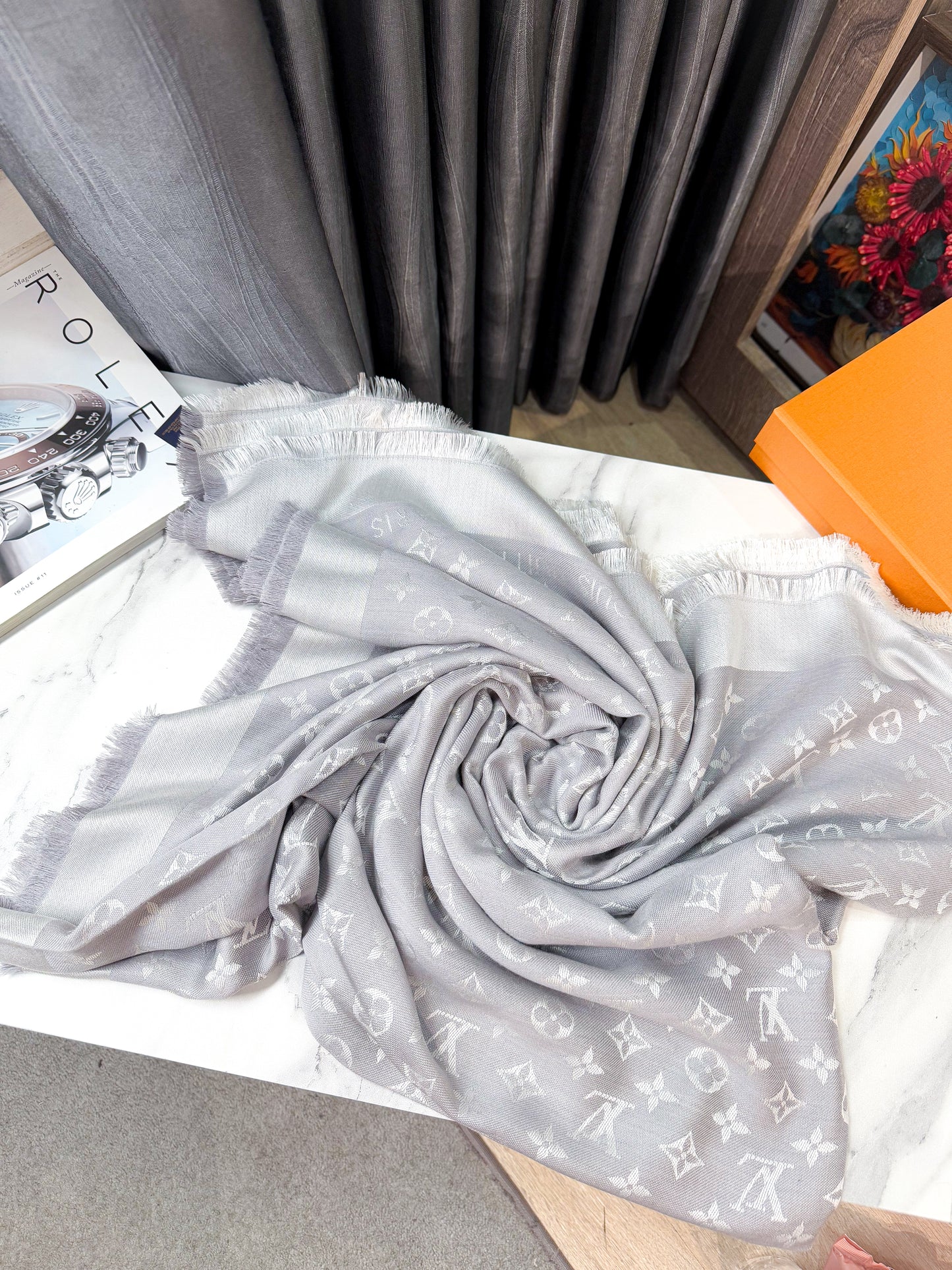 Khăn LV Ghi Ngọc Trai 27/3