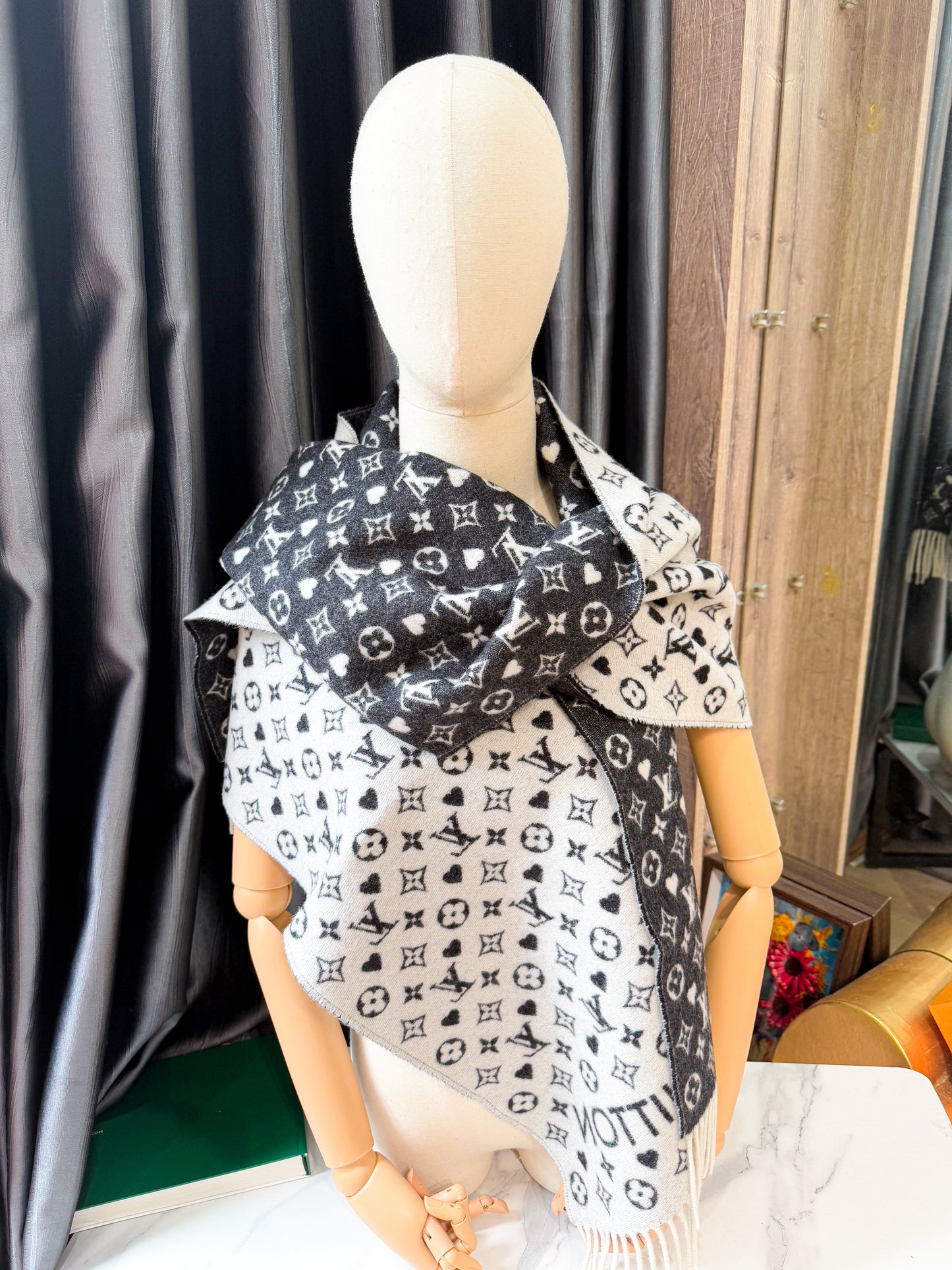 Khăn LV Cashmere Game On 15/5