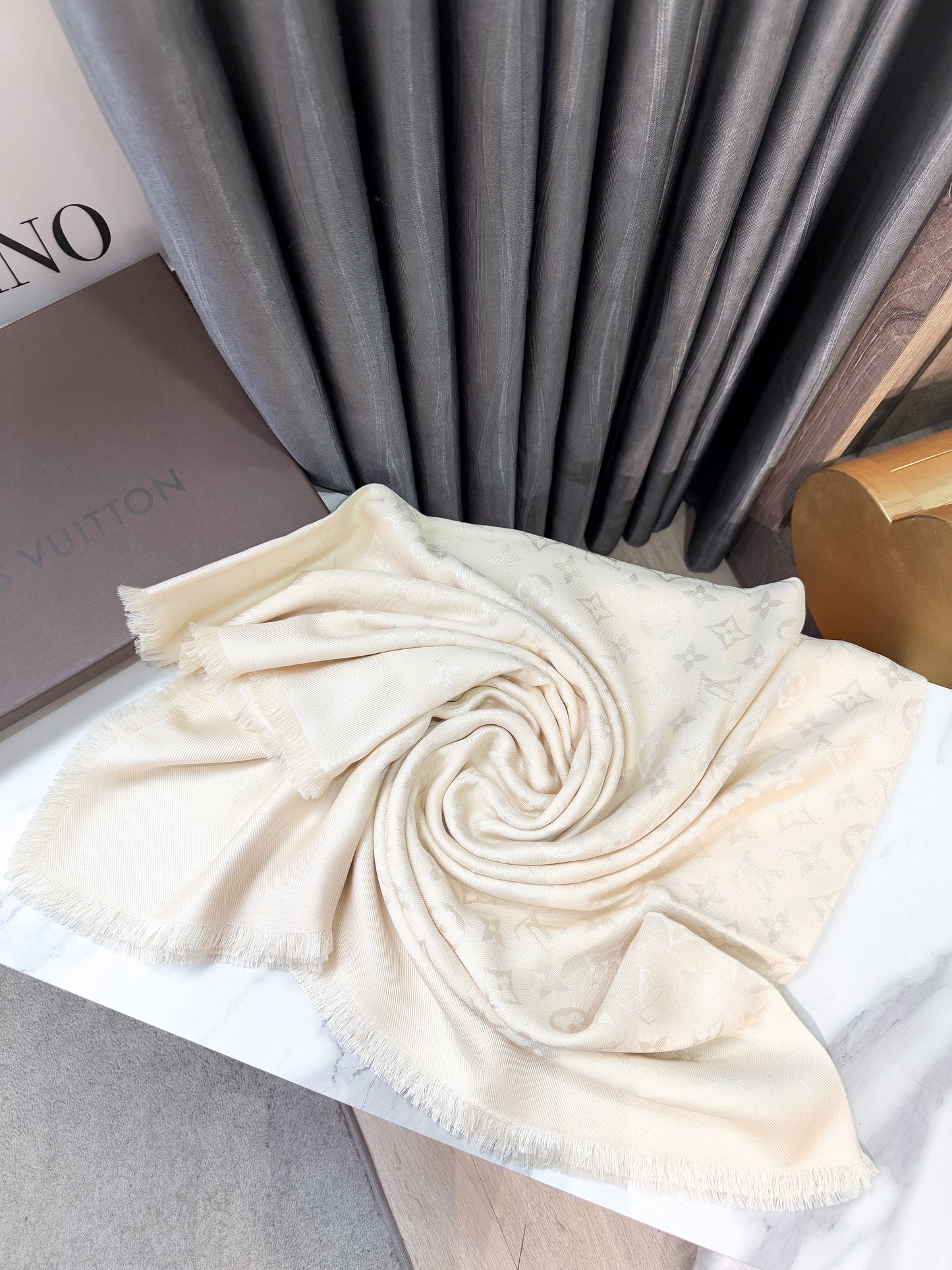 Khăn LV Used