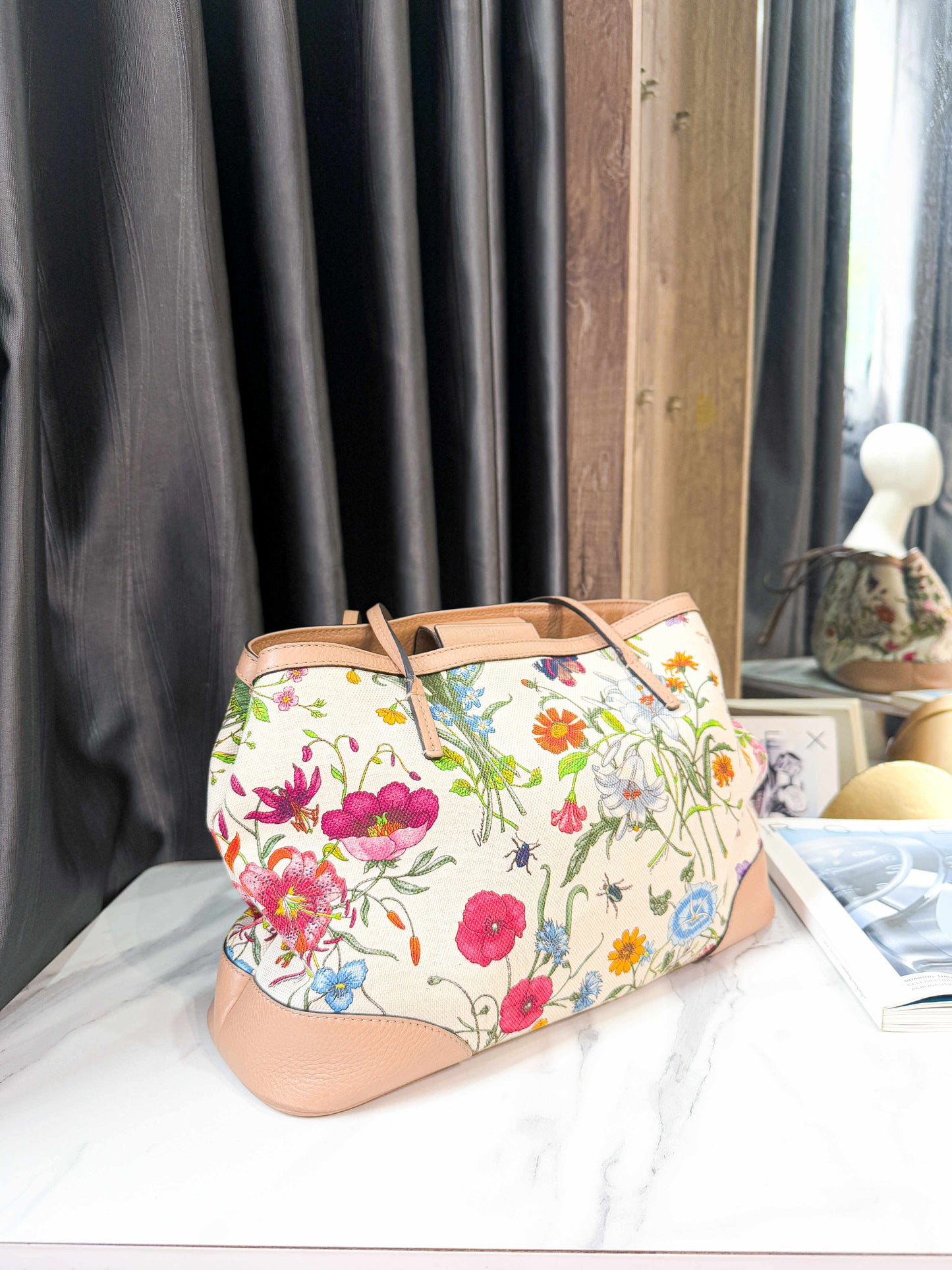 A Gucci Tote Hoa