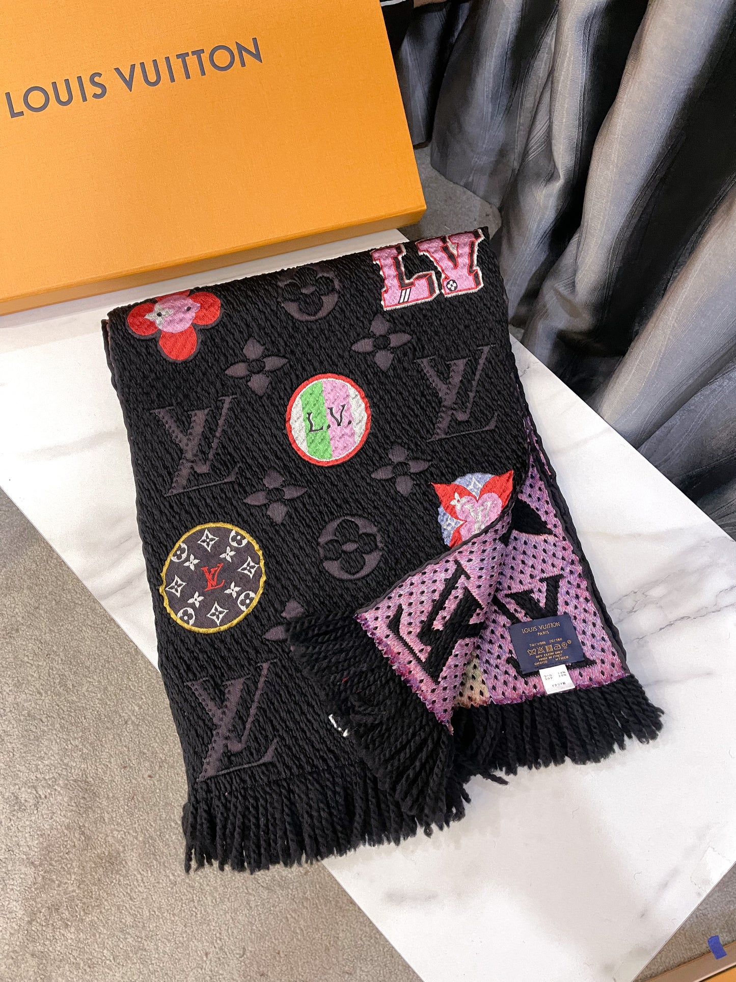 Khăn Len LV Charm