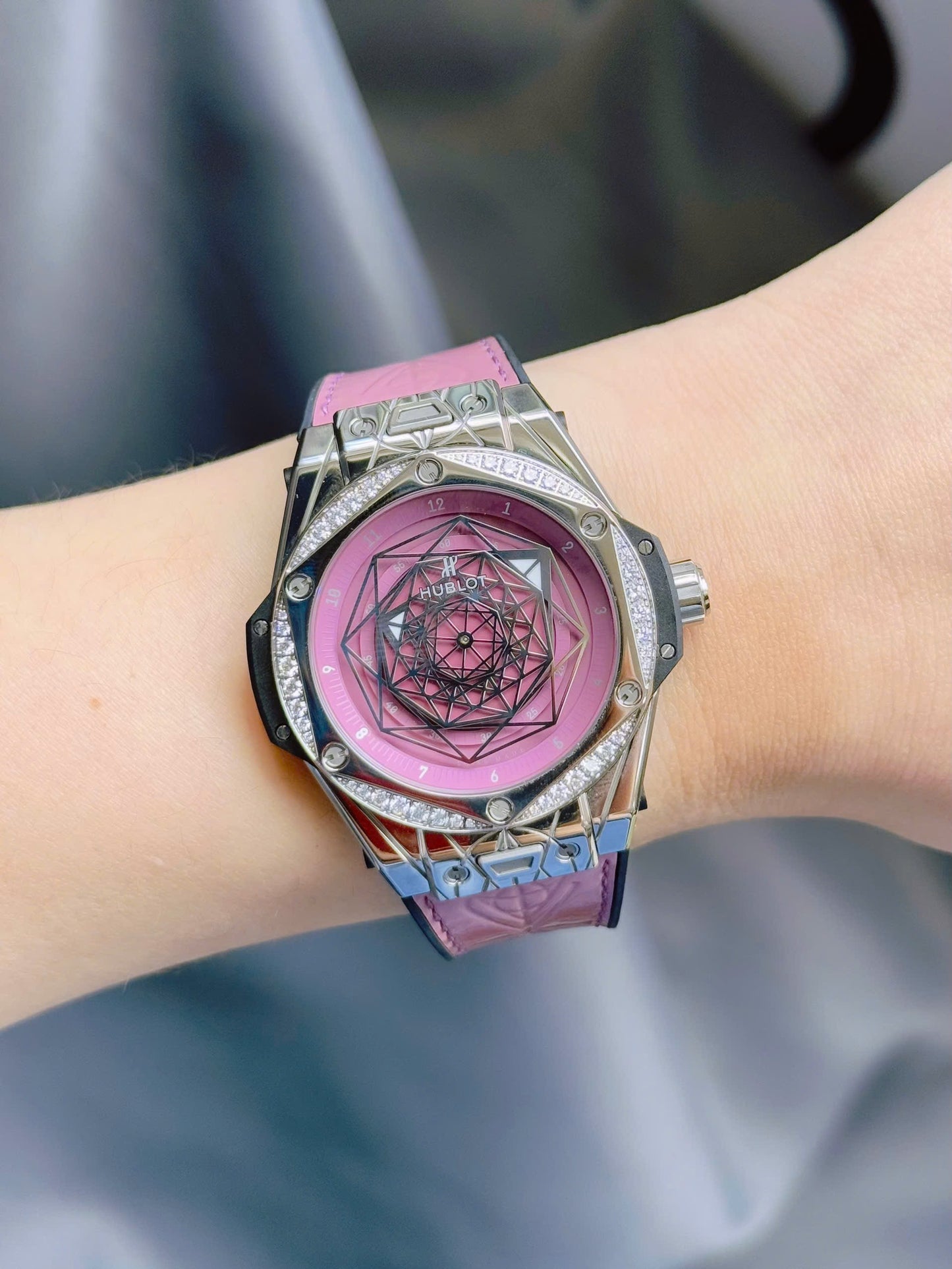 Đồng Hồ Hublot Sang Bleu 39mm Pink