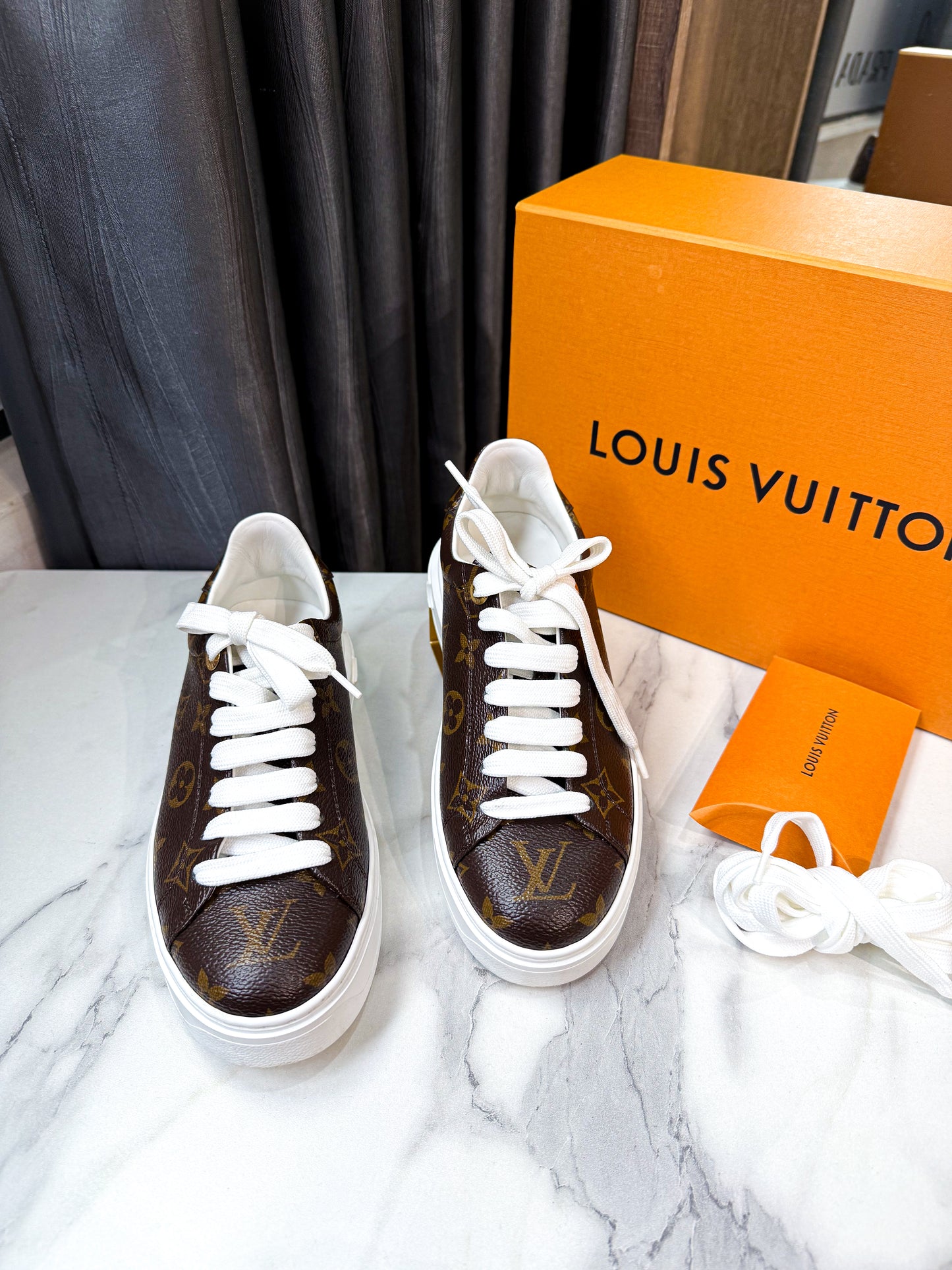 Giày LV Mono Size 35
