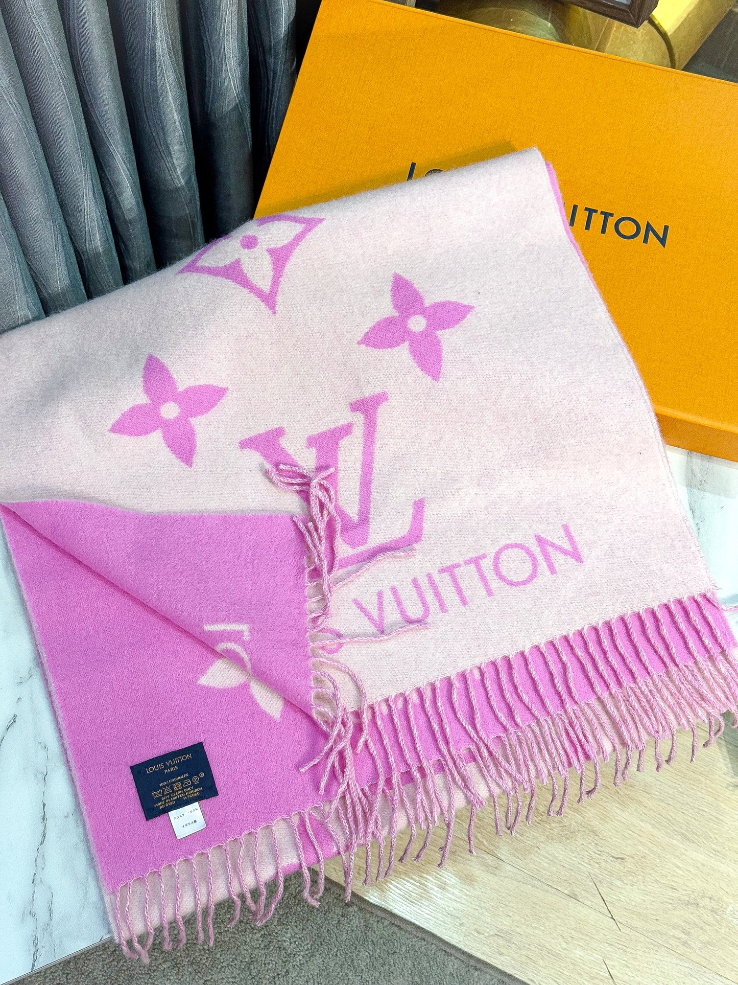 Khăn LV Cashmere Hồng