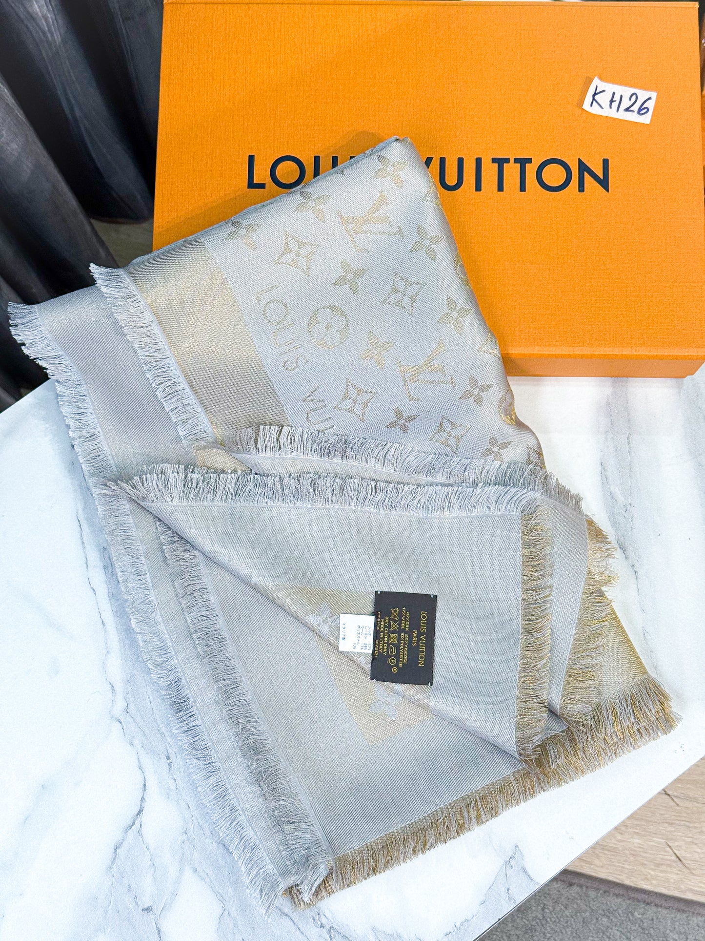 Khăn LV Ánh Kim Ghi Vàng KH26 6/11