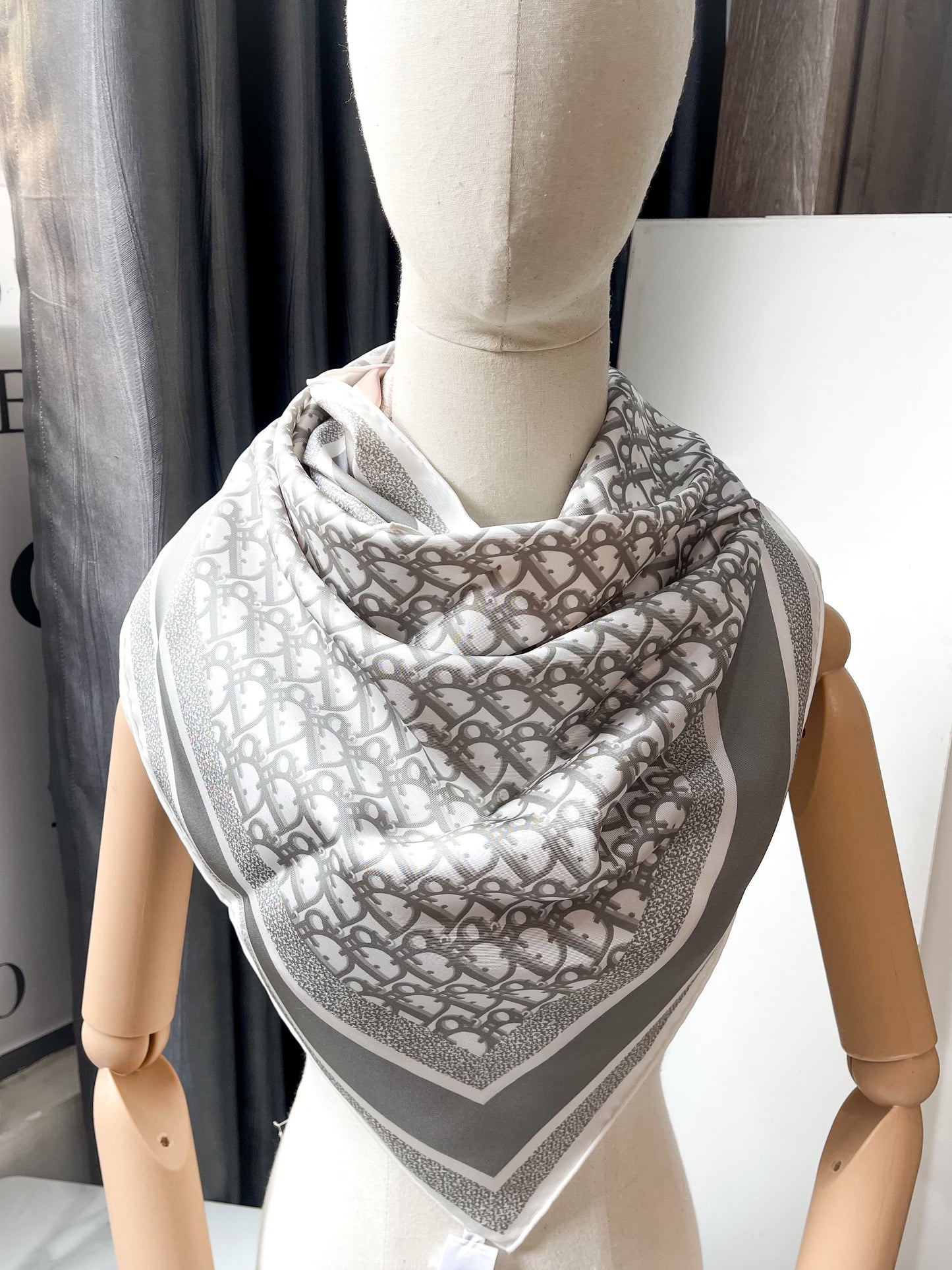 Khăn Lụa Dior New 2 Mặt