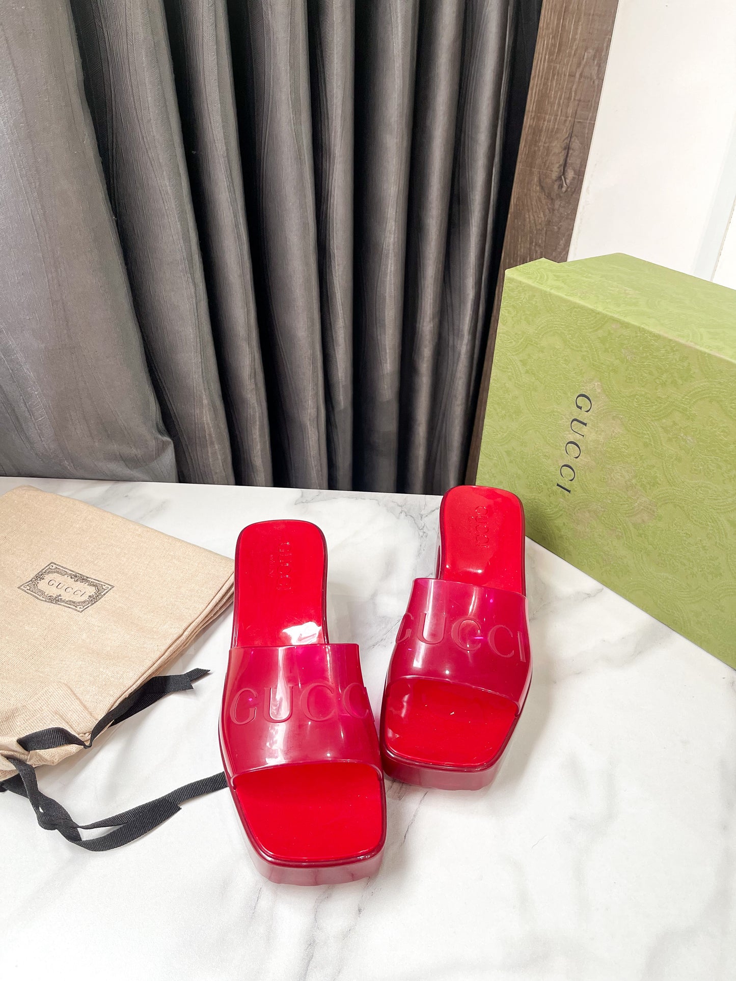 Dép Nhựa Gucci Đỏ Size 35