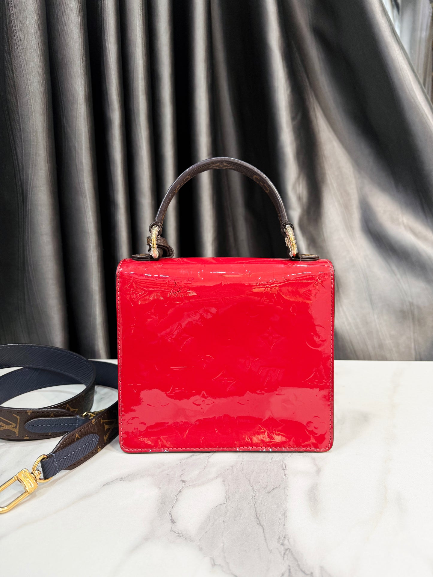 LV Vernis Đỏ Phối Mono