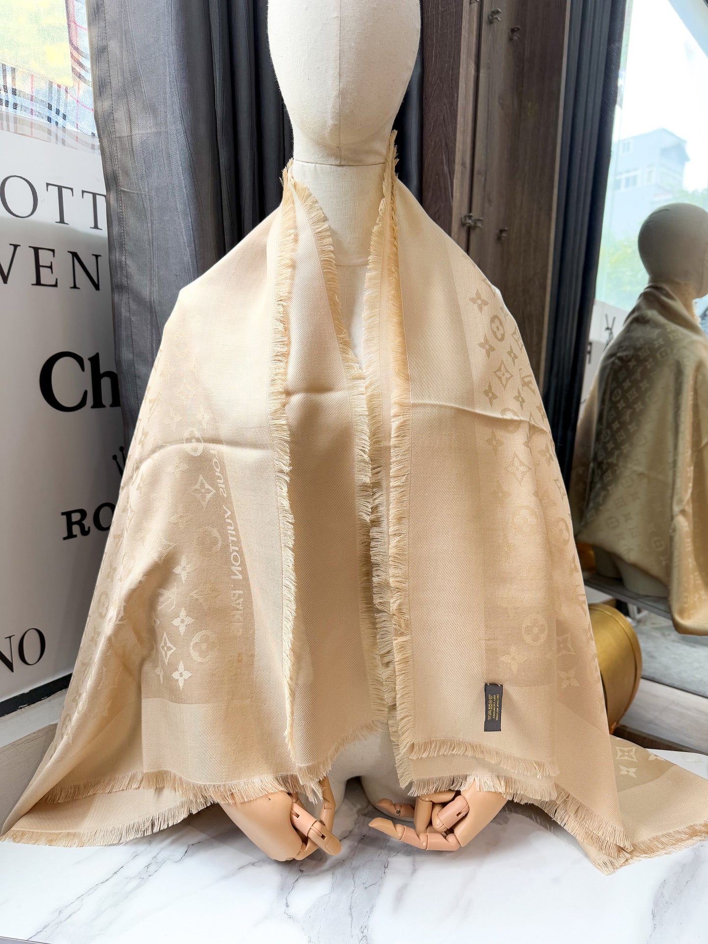 Khăn LV Be Nâu 10-2