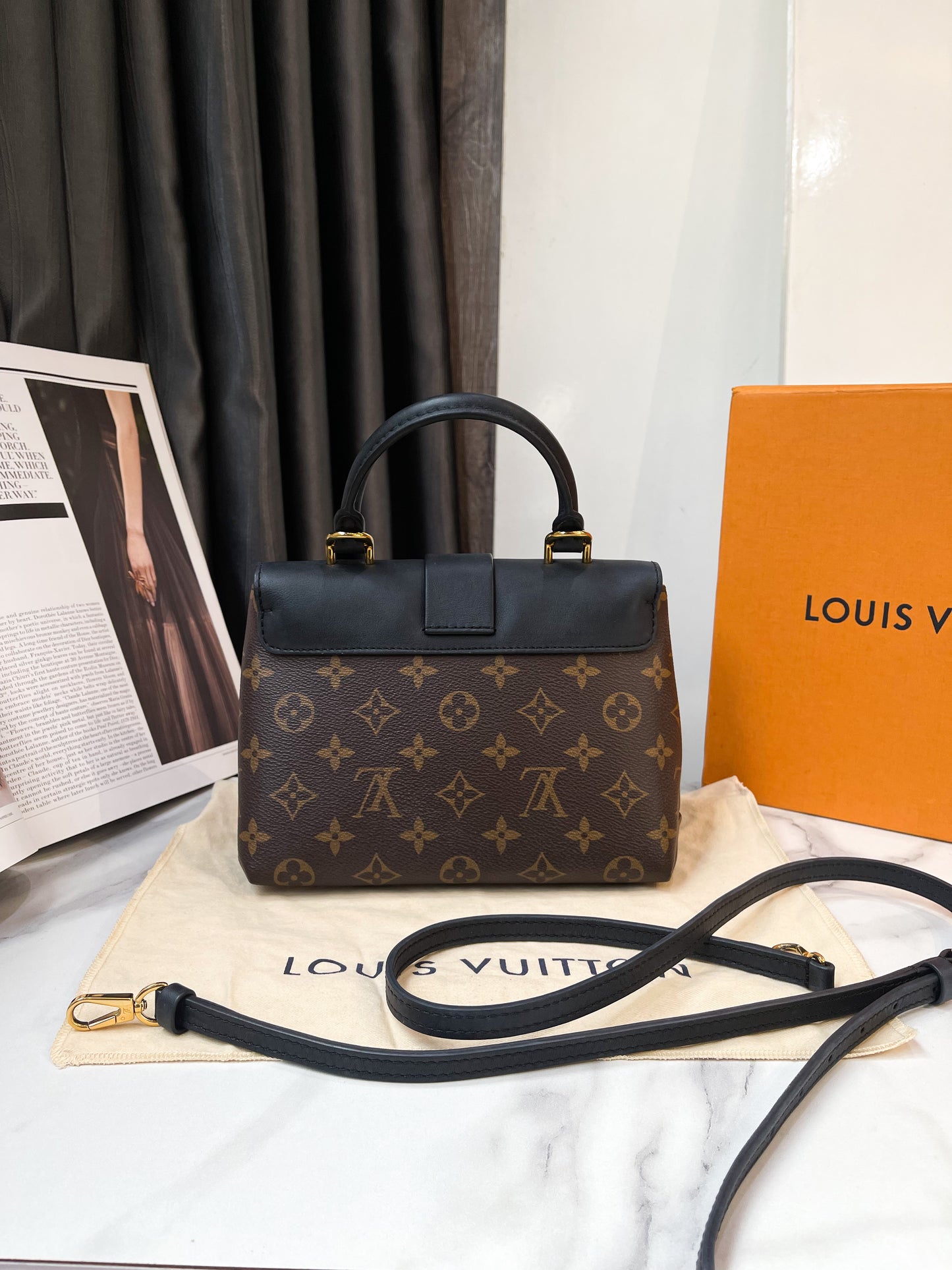 LV Locky Đen