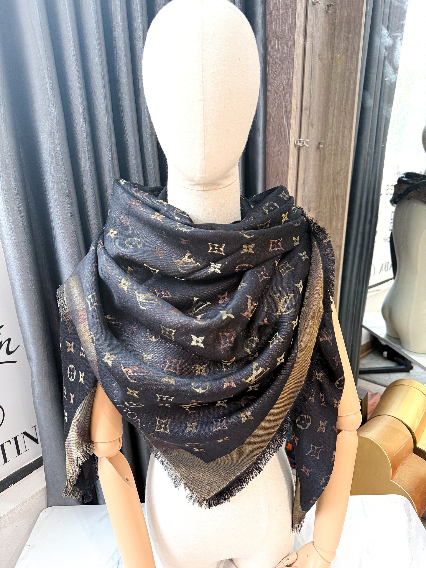 Khăn LV Ánh Kim 7 Màu