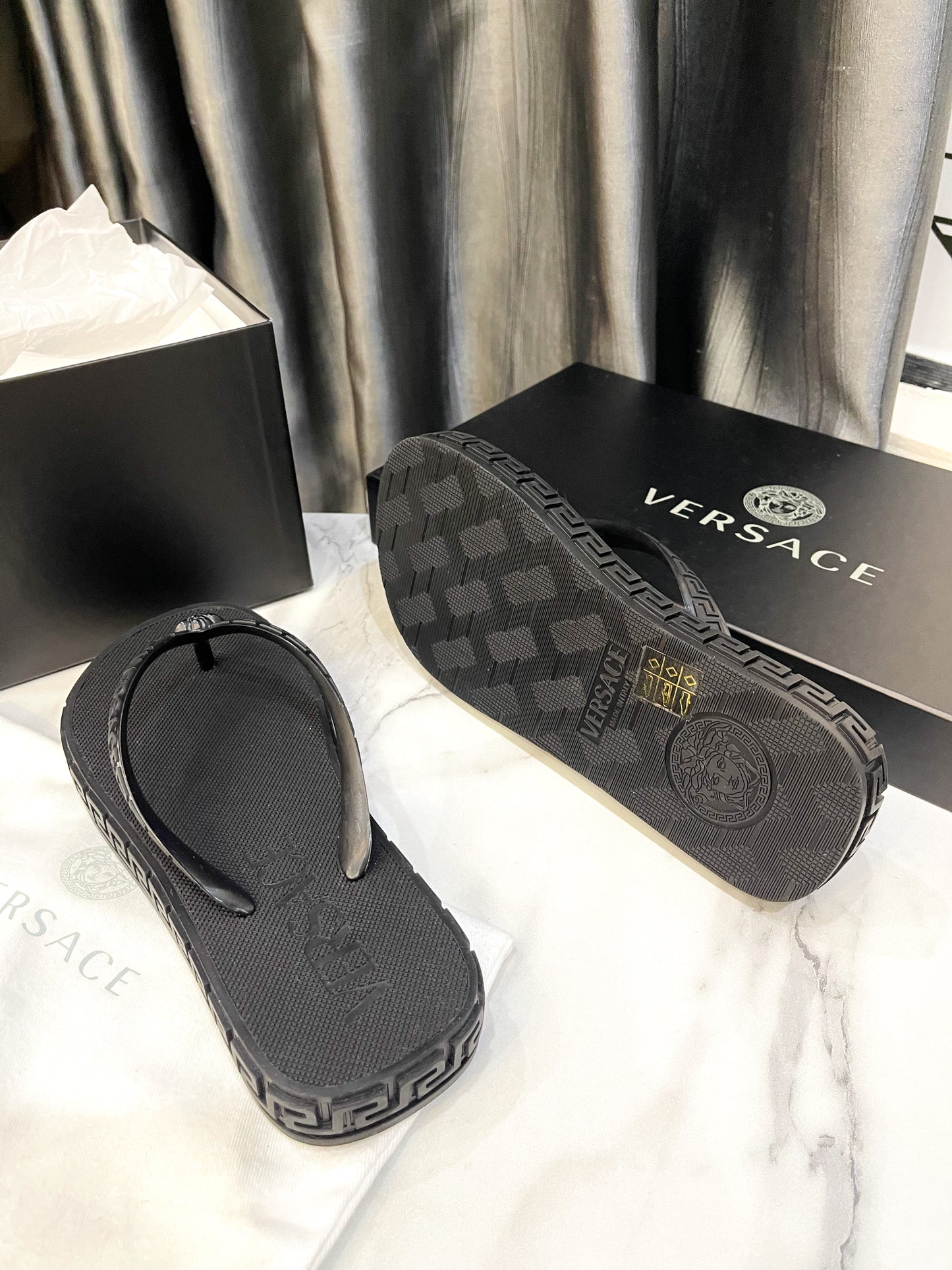 Xỏ Ngón Versace New