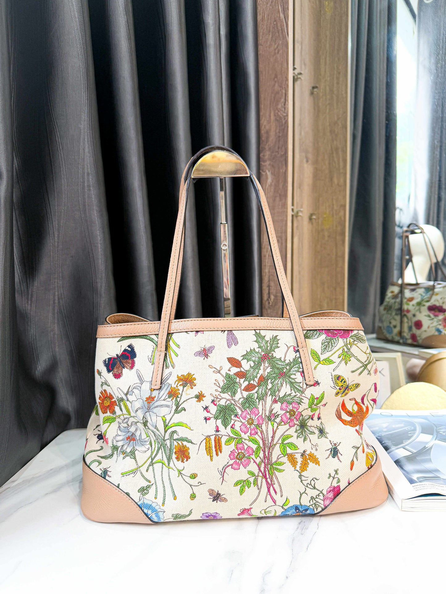 A Gucci Tote Hoa