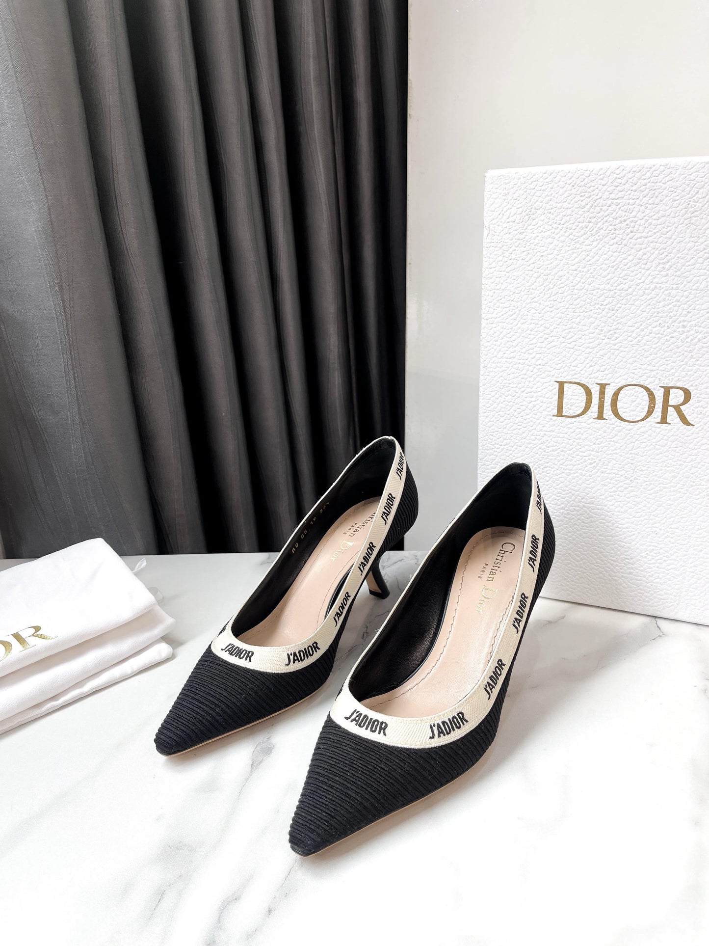Giày Dior Viền Chữ Size 36.5