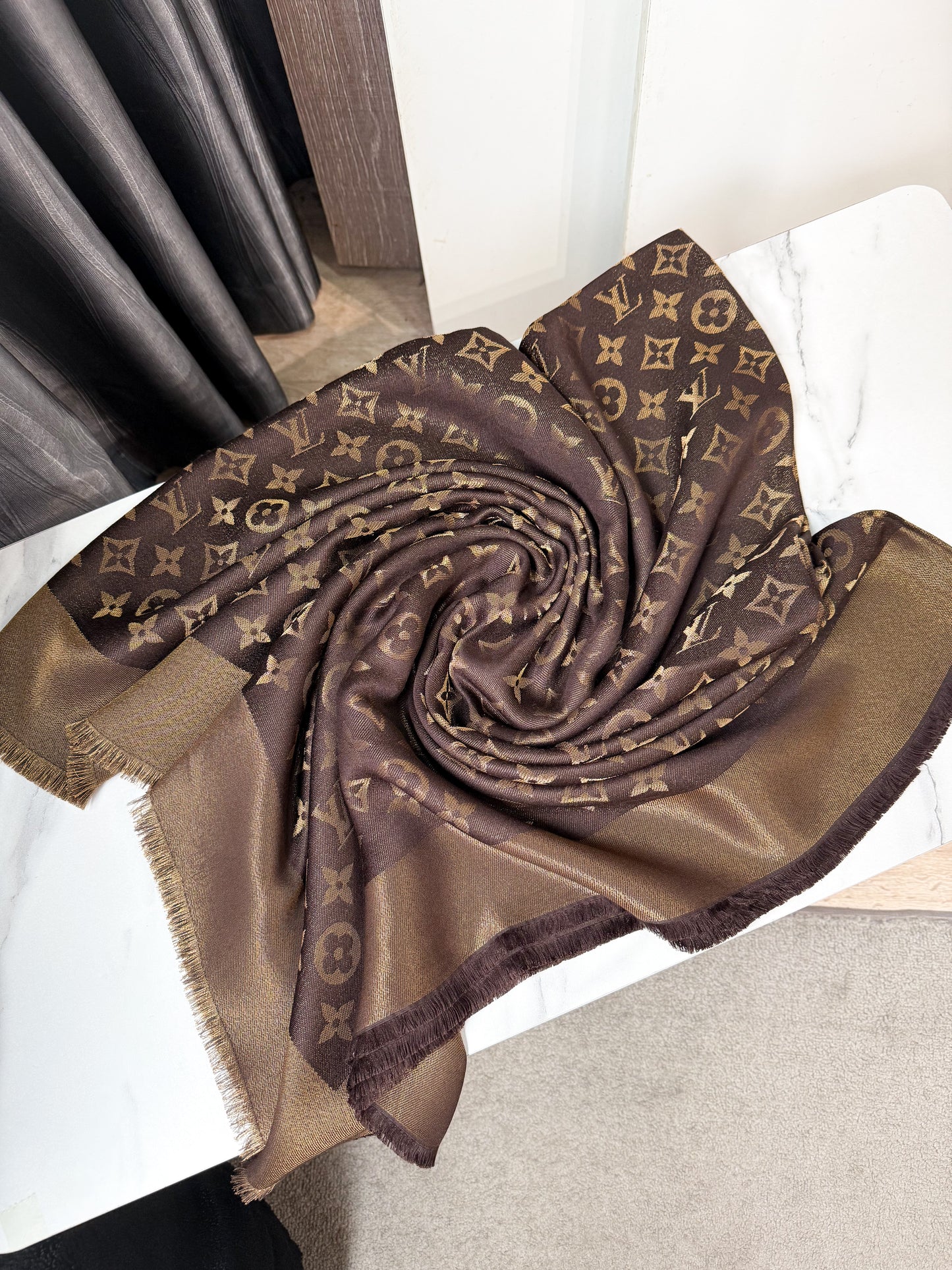 Khăn LV Ánh Kim Nâu