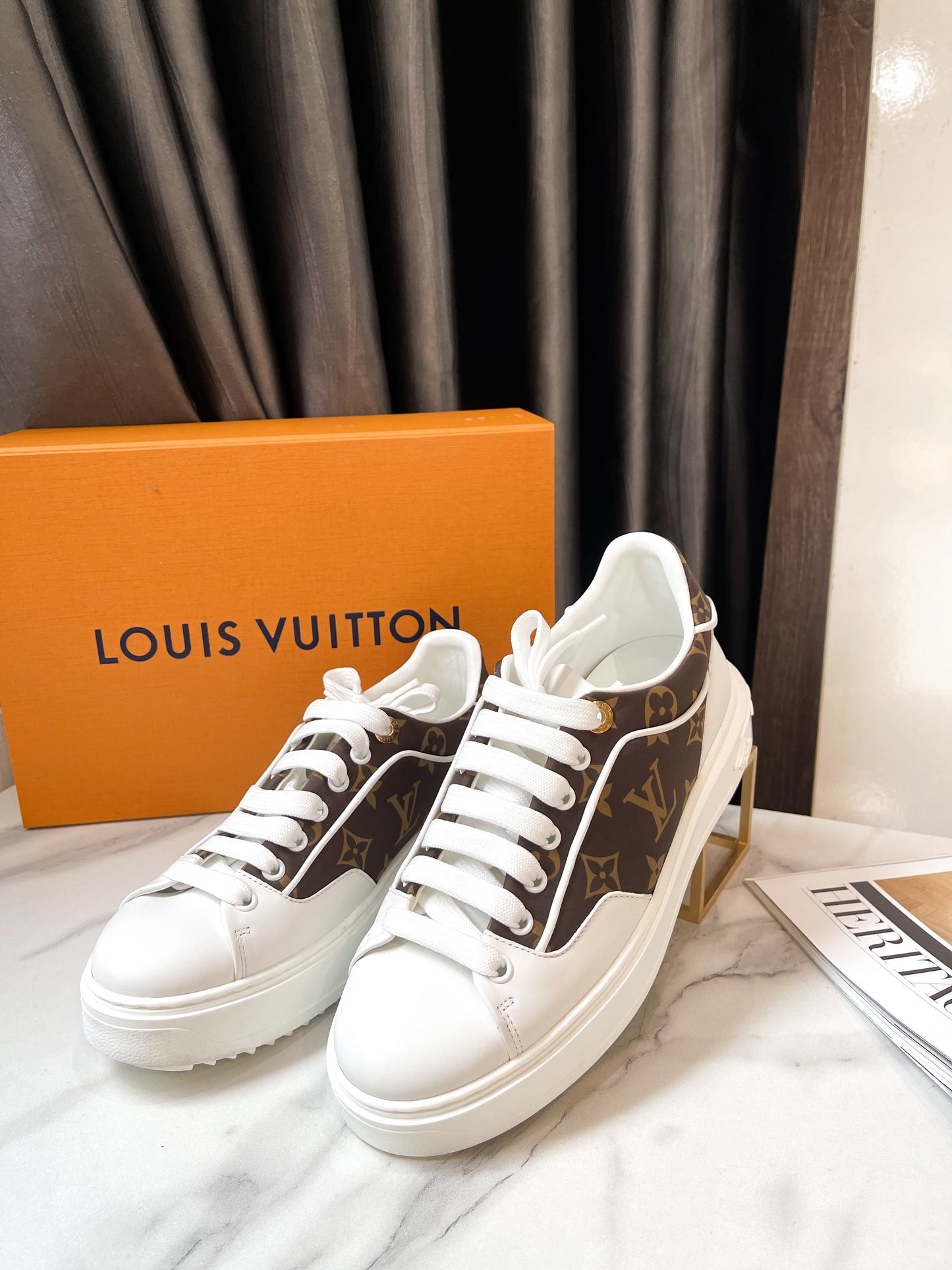 Giày LV Trắng Phối Mono Size 37