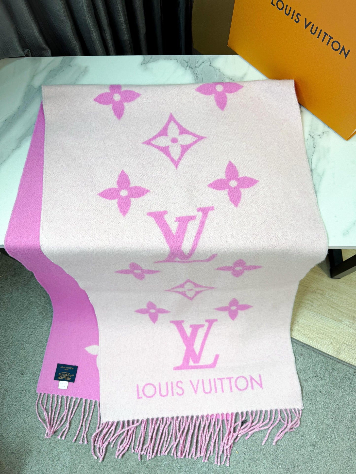 Khăn LV Cashmere Hồng 26/2