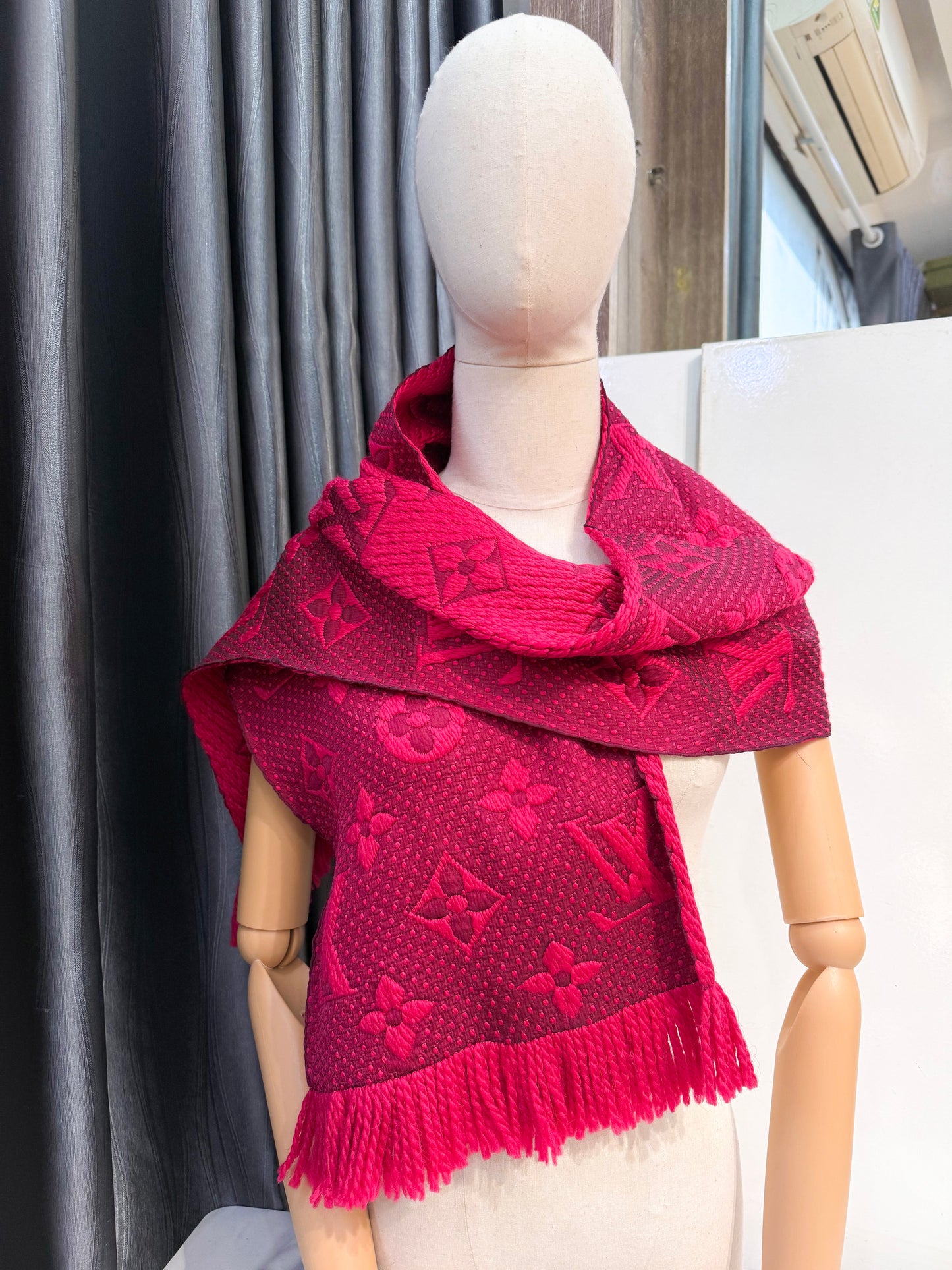 Khăn LV Len Hồng Đỏ