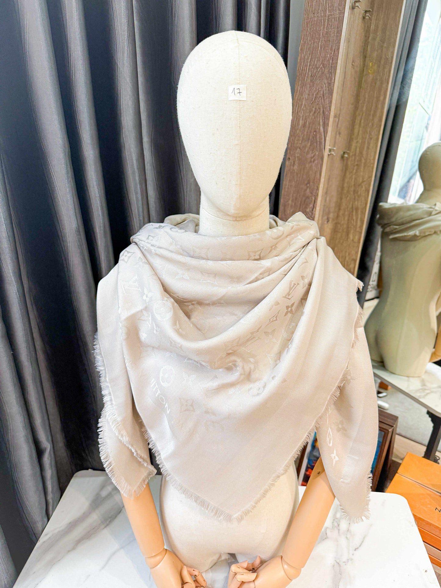 Khăn LV Begie KH17 3/10