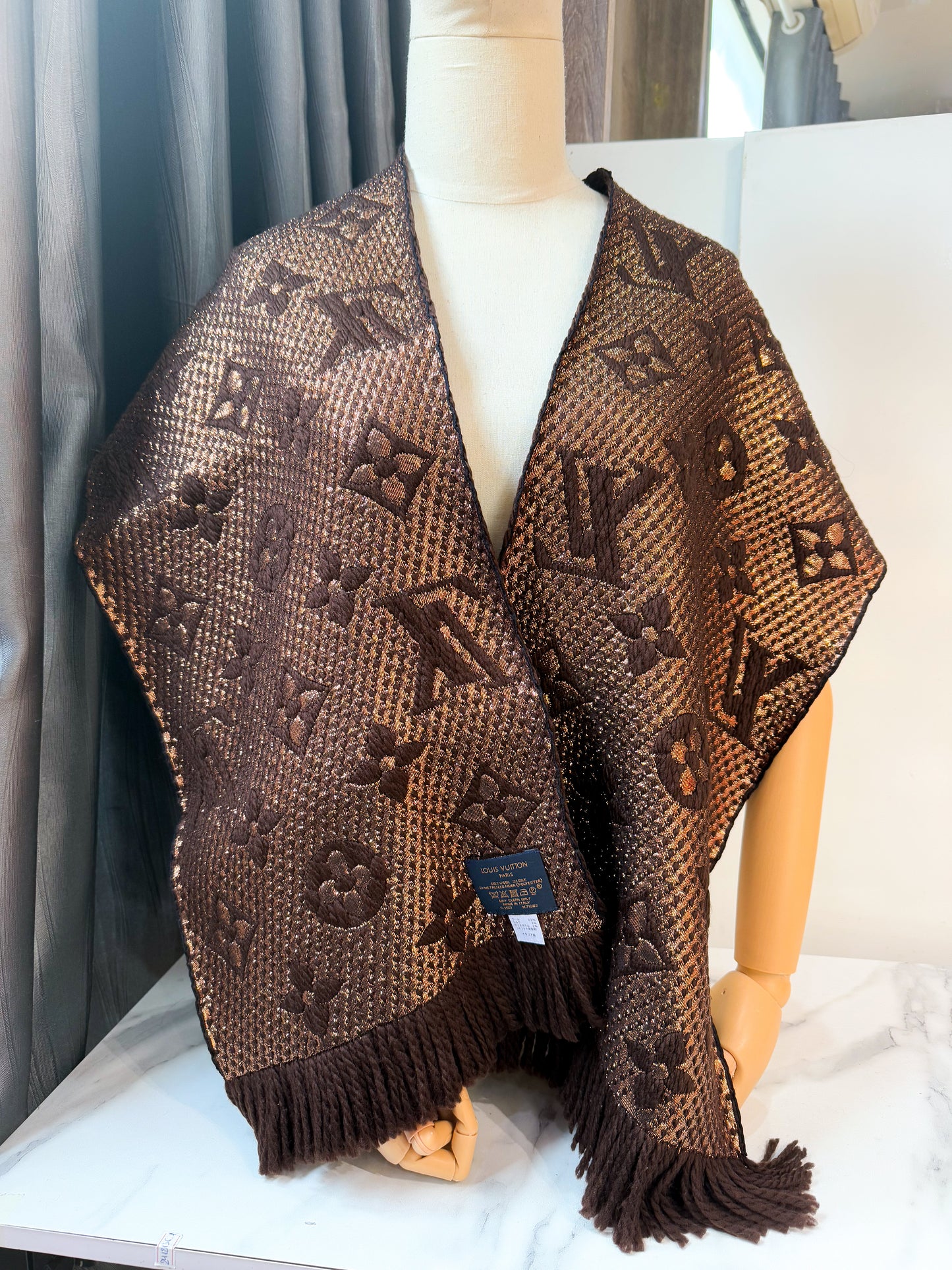 Khăn LV Len Nâu Ánh Kim