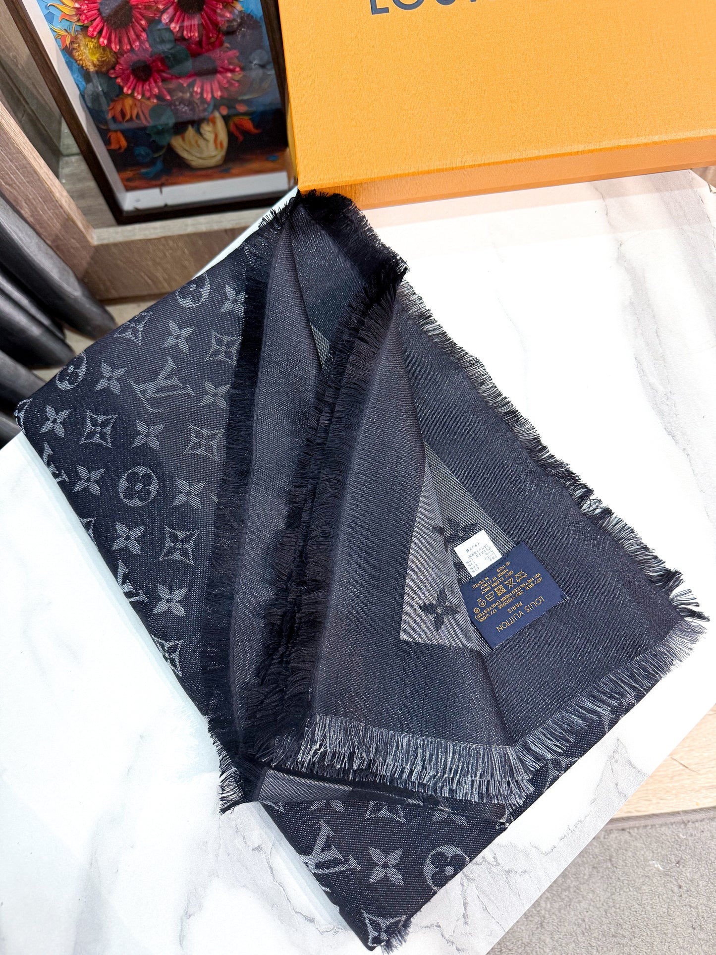 Khăn LV Ánh Kim Đen 17/3