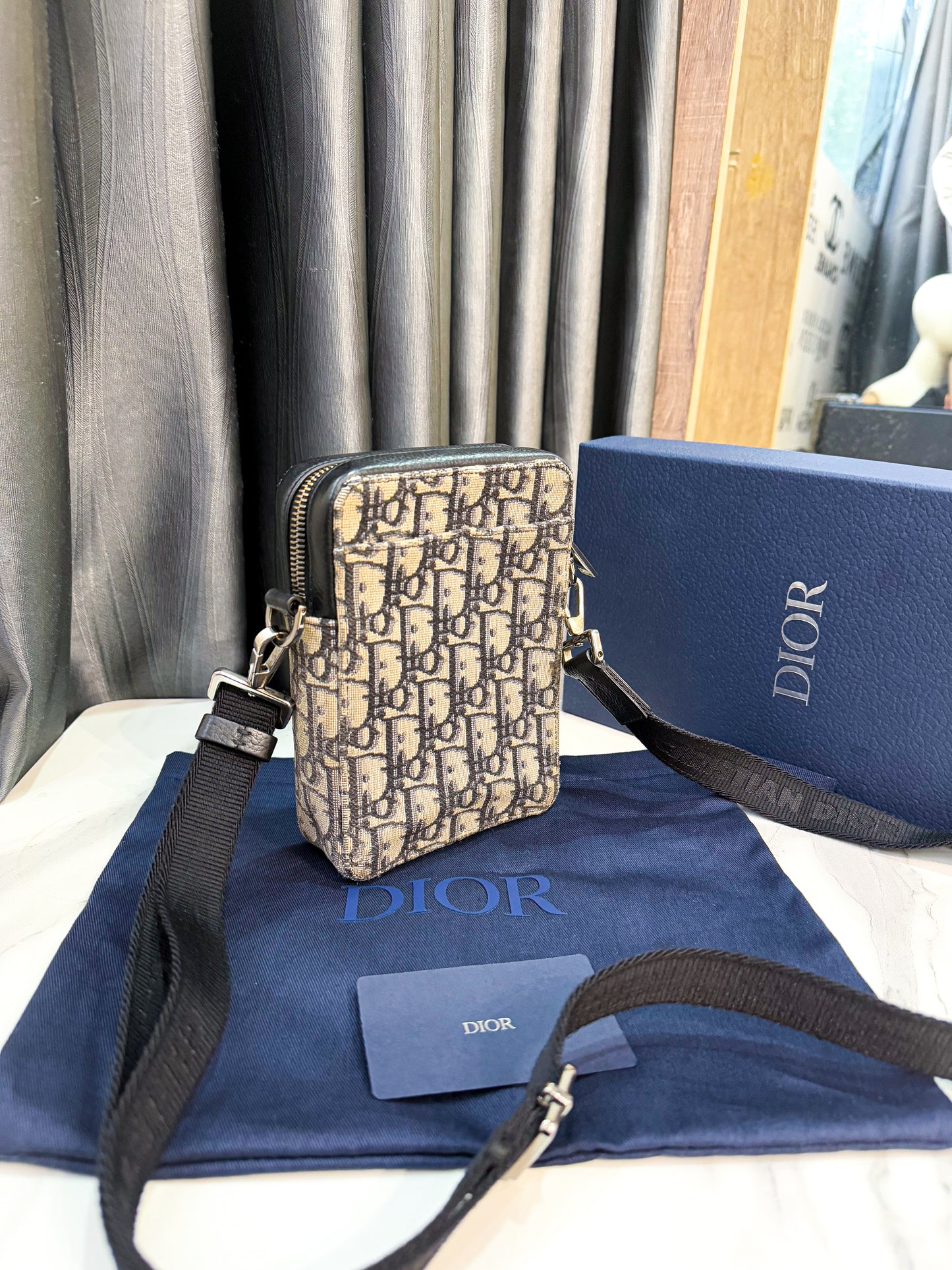 A Dior Đeo Chéo