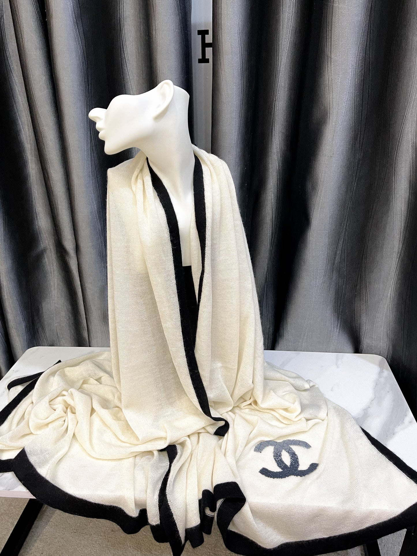 Khăn Chanel