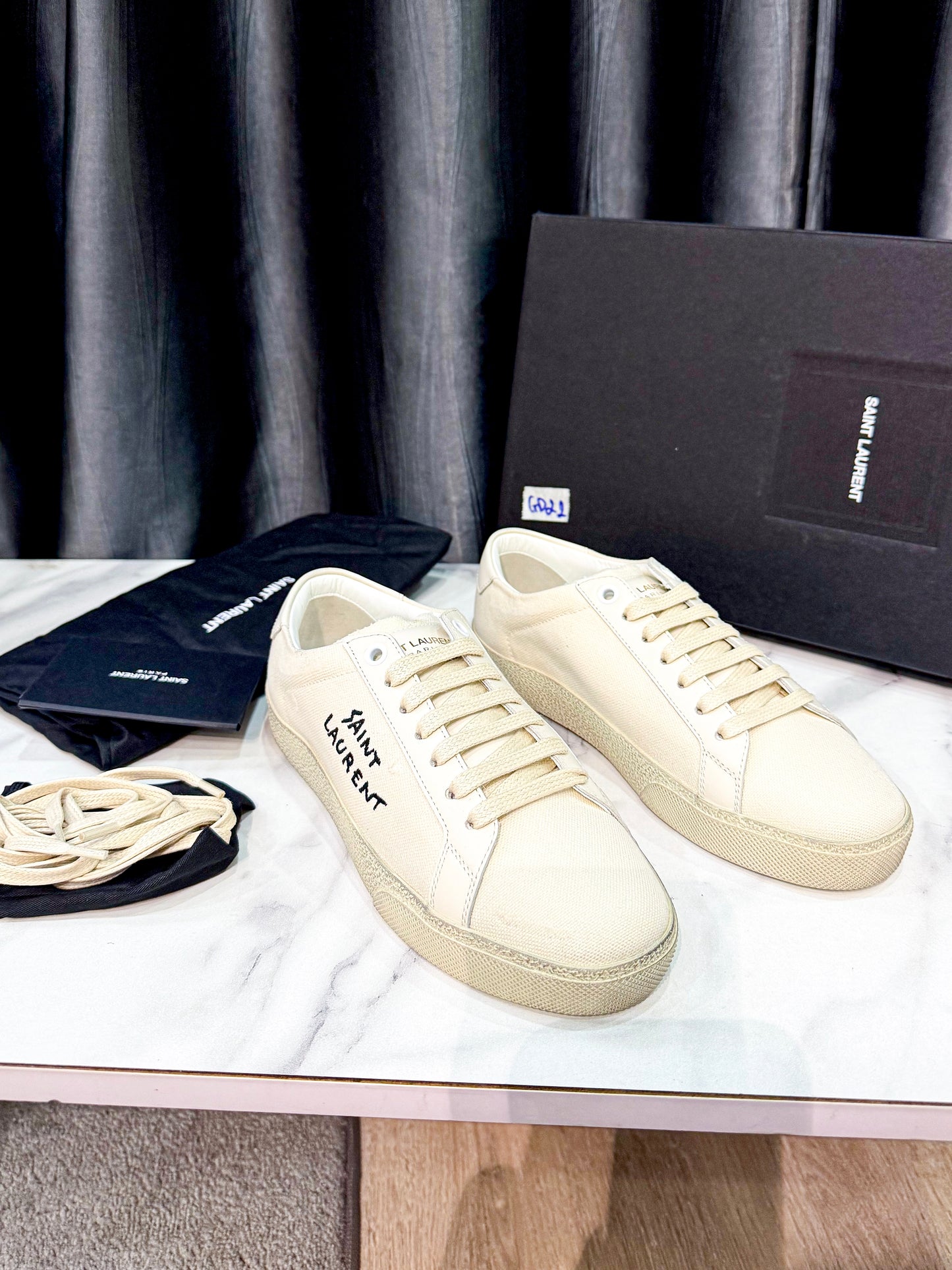 Giày YSL Trẳng Bẩn Size 35.5 New