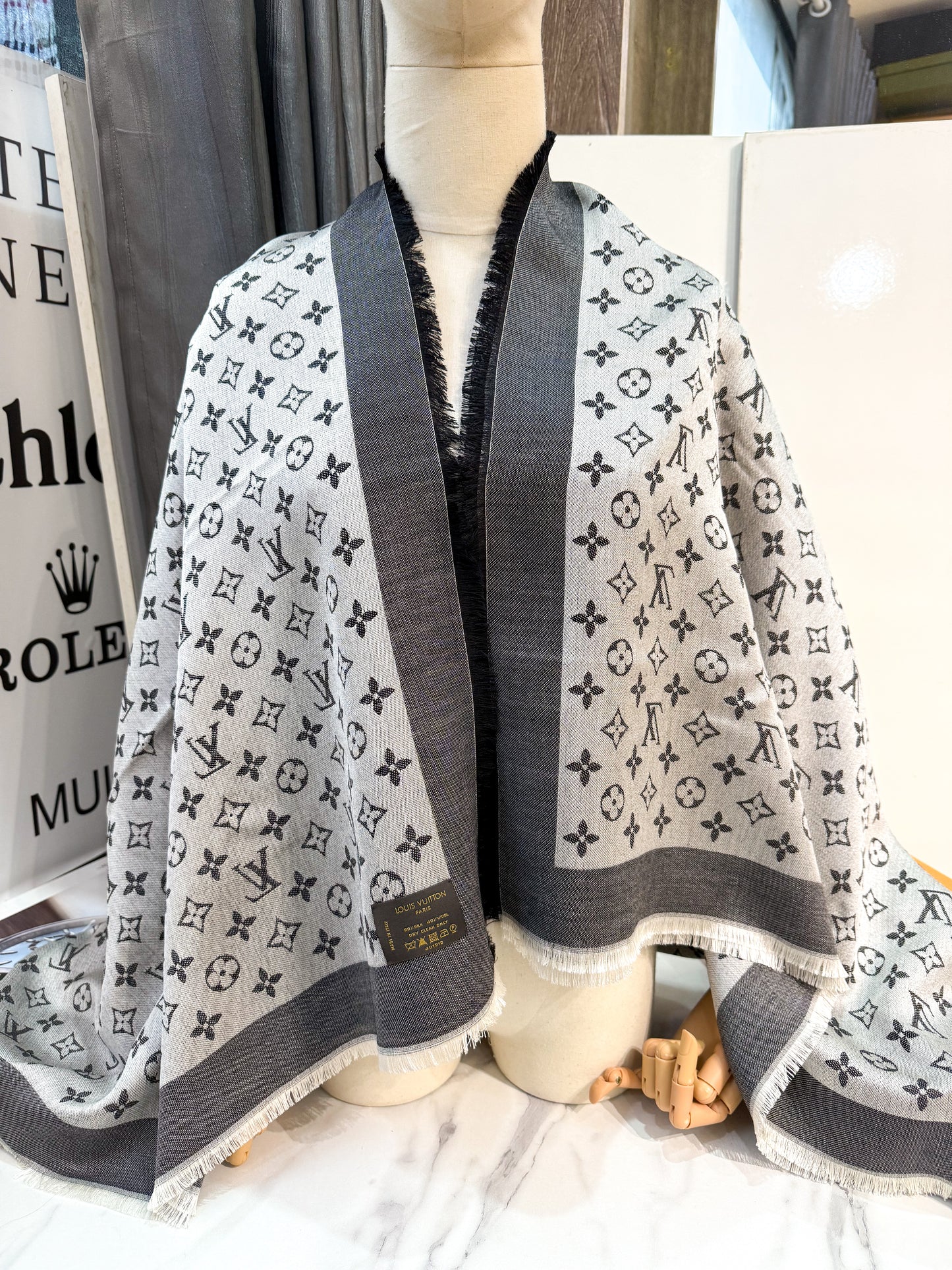 Khăn LV Denim Ghi Đen