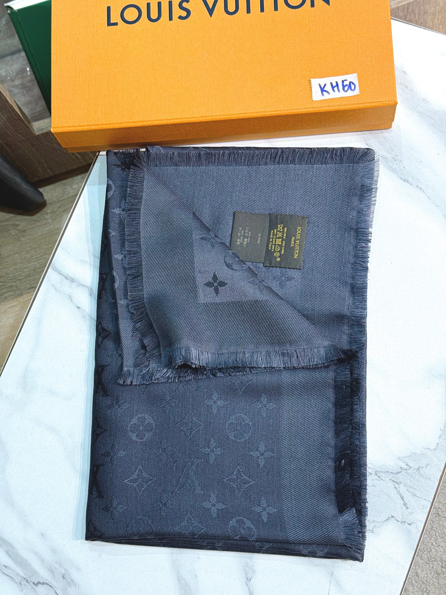 Khăn LV Grey KH60 28/11