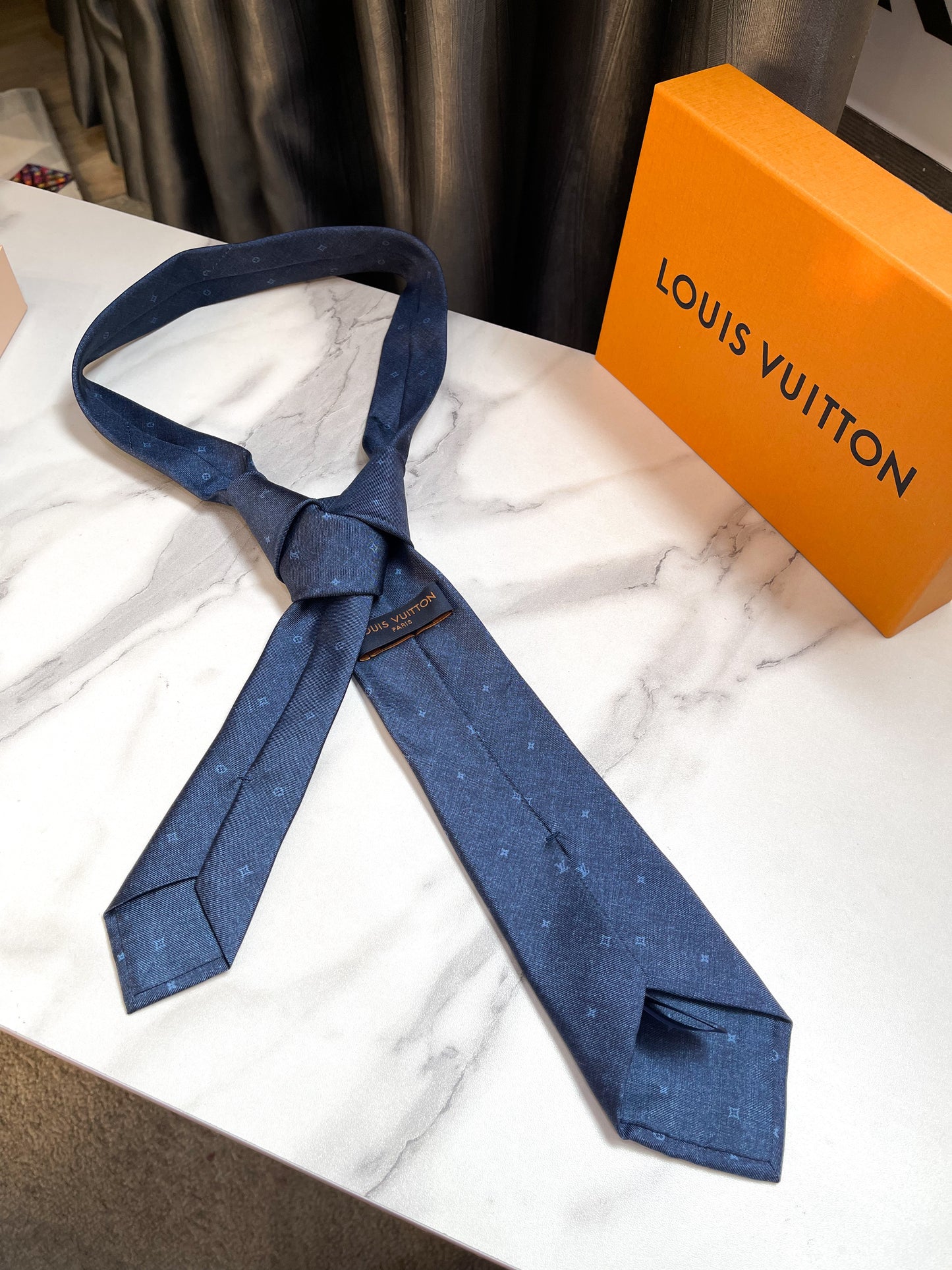 LV Tie