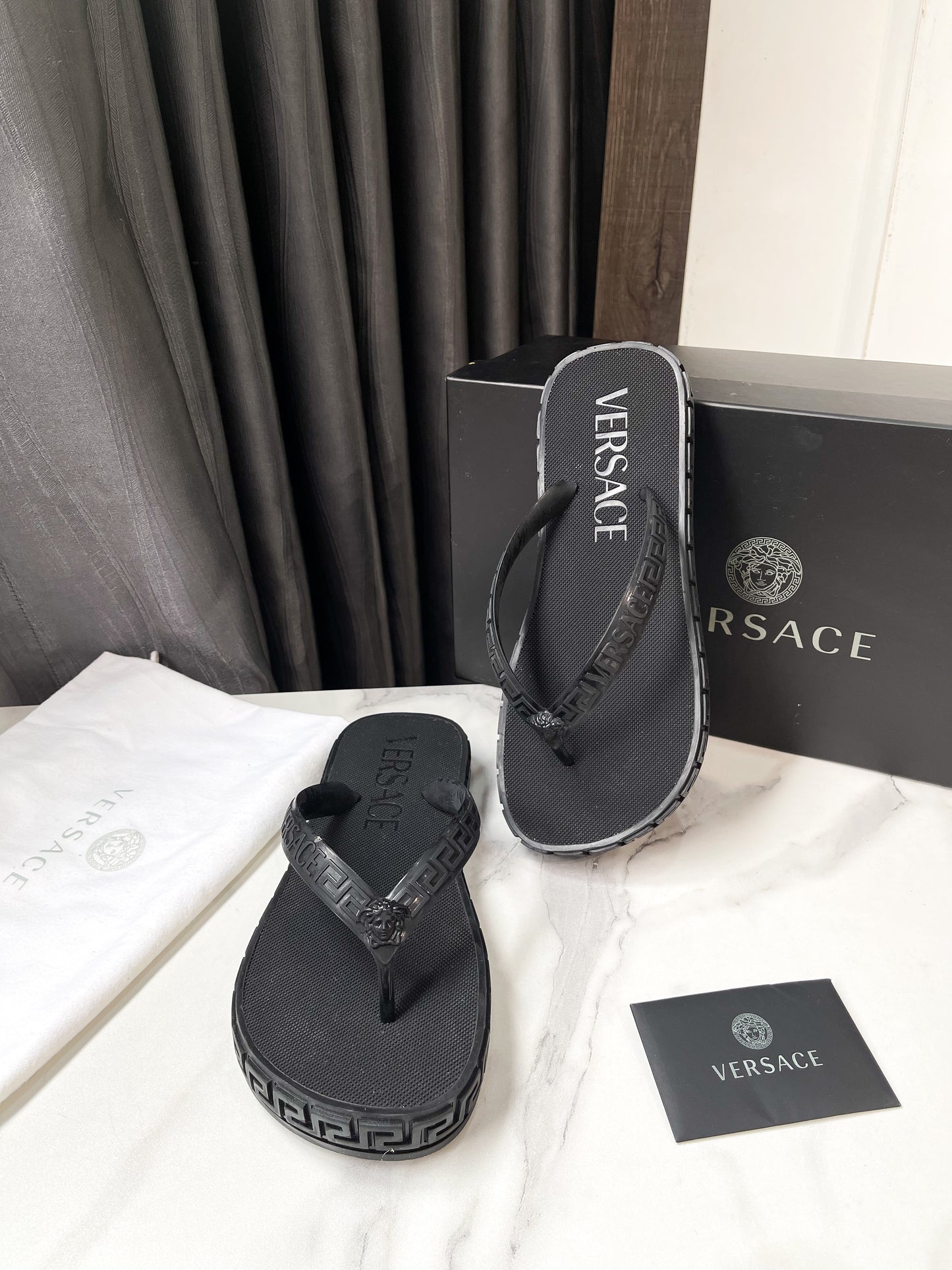 Xỏ Ngón Versace New Size 39