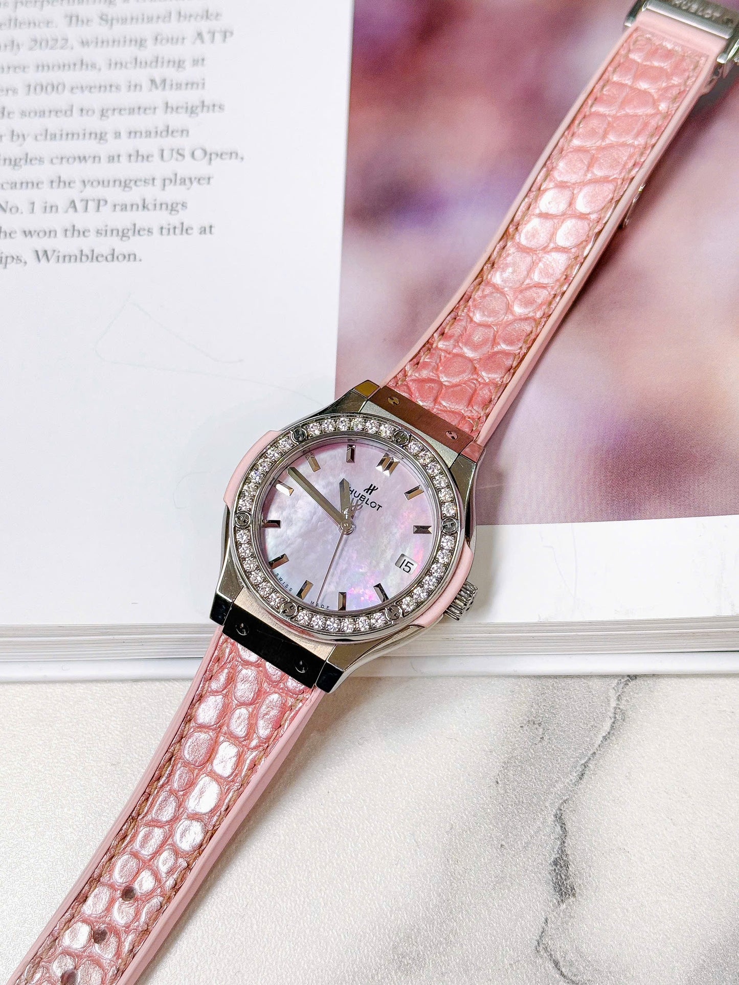 Đồng Hồ Hublot Classic Fusion 33mm Pink MOP