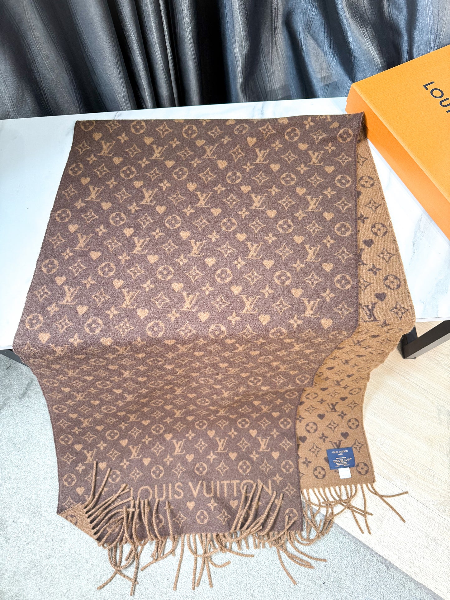 Khăn LV Cashmere Nâu Logo Nhỏ