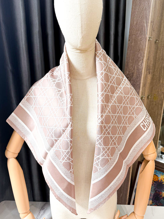 Khăn Lụa Dior Kẻ Hồng New 23/9